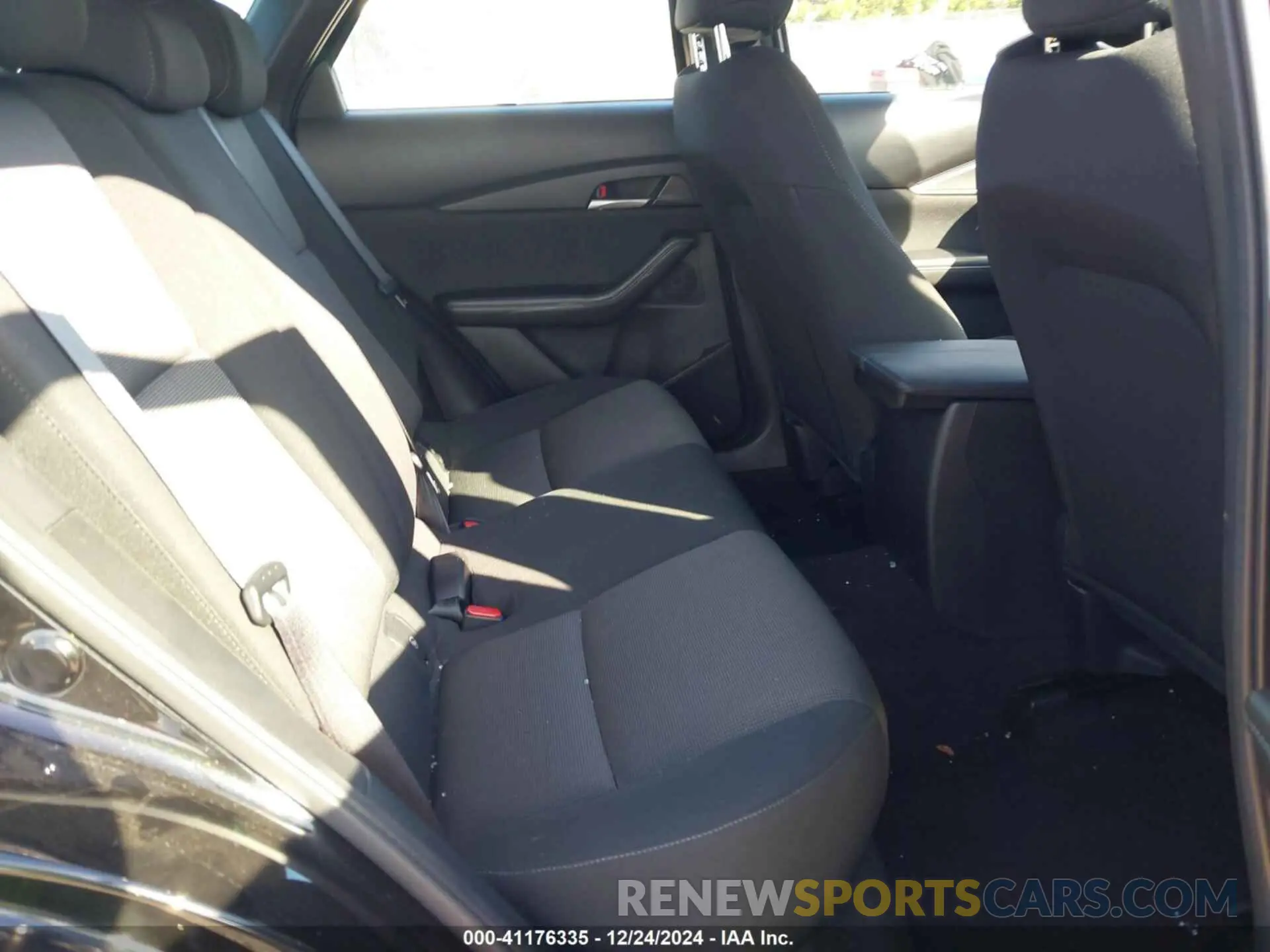 8 fotografías del automóvil dañado 3MVDMBAM4RM644757 MAZDA CX-30 2024