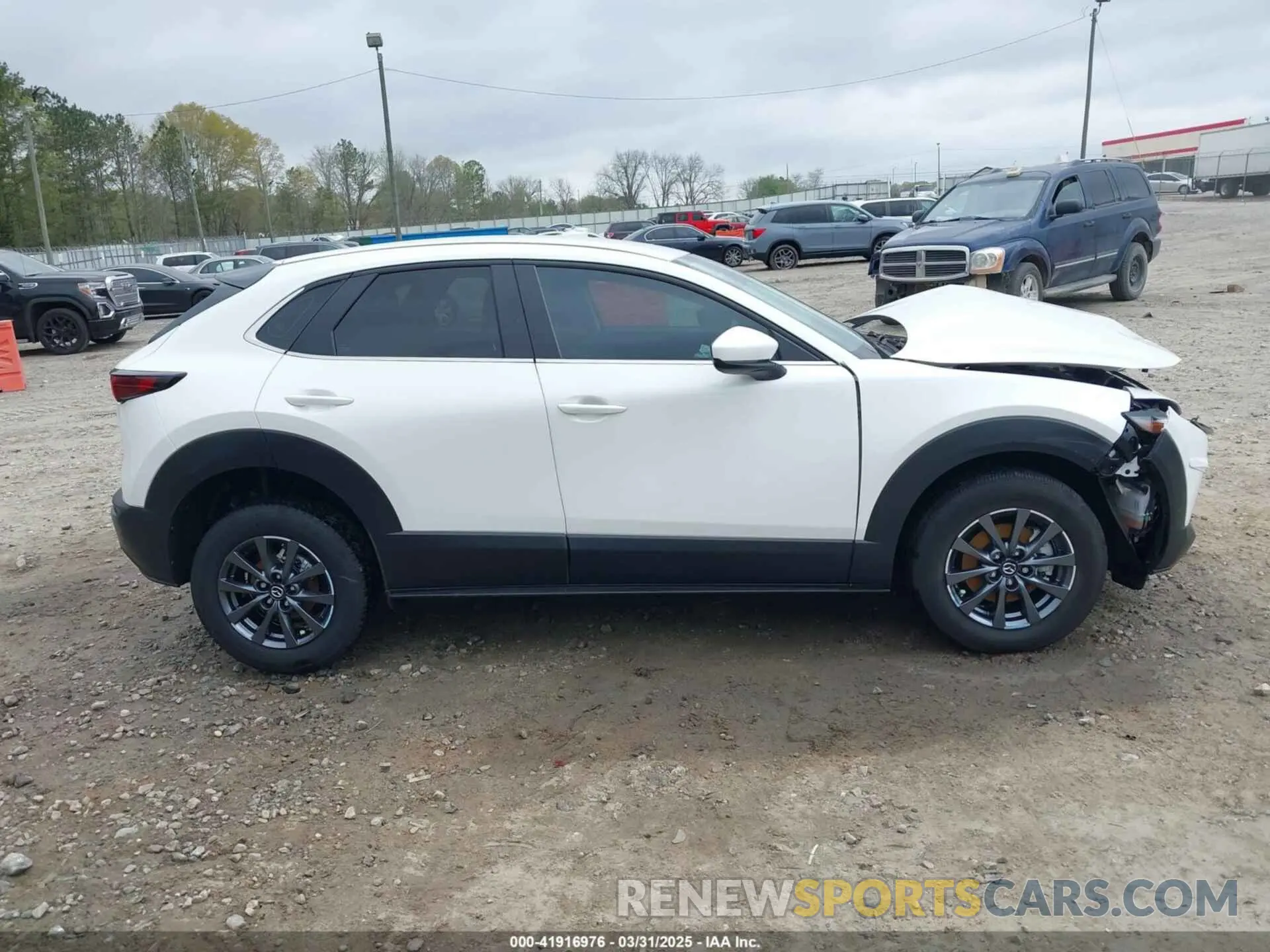 13 fotografías del automóvil dañado 3MVDMBAM4RM686488 MAZDA CX-30 2024
