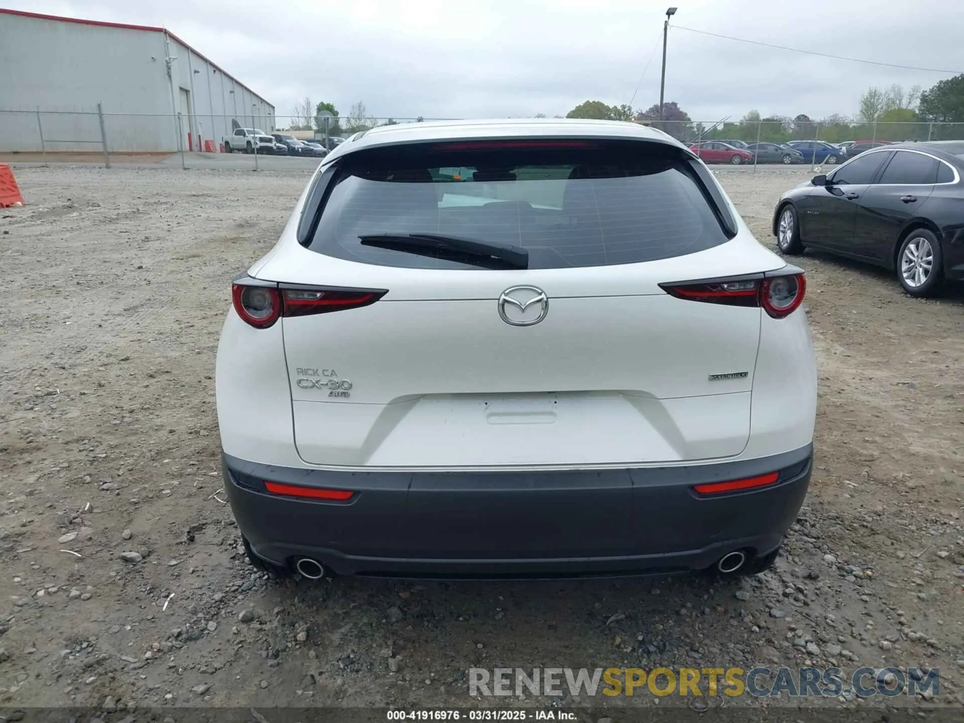 16 fotografías del automóvil dañado 3MVDMBAM4RM686488 MAZDA CX-30 2024