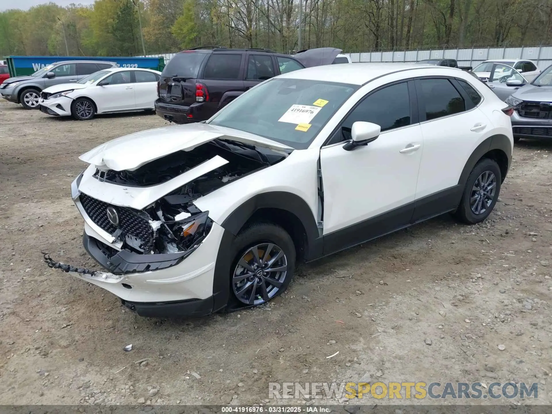 2 fotografías del automóvil dañado 3MVDMBAM4RM686488 MAZDA CX-30 2024