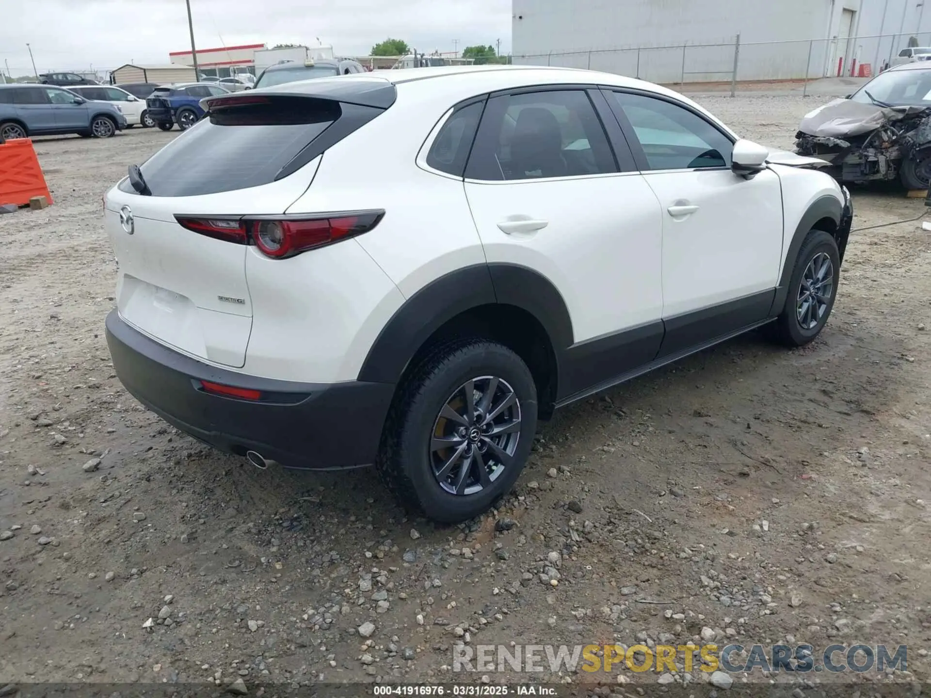 4 fotografías del automóvil dañado 3MVDMBAM4RM686488 MAZDA CX-30 2024