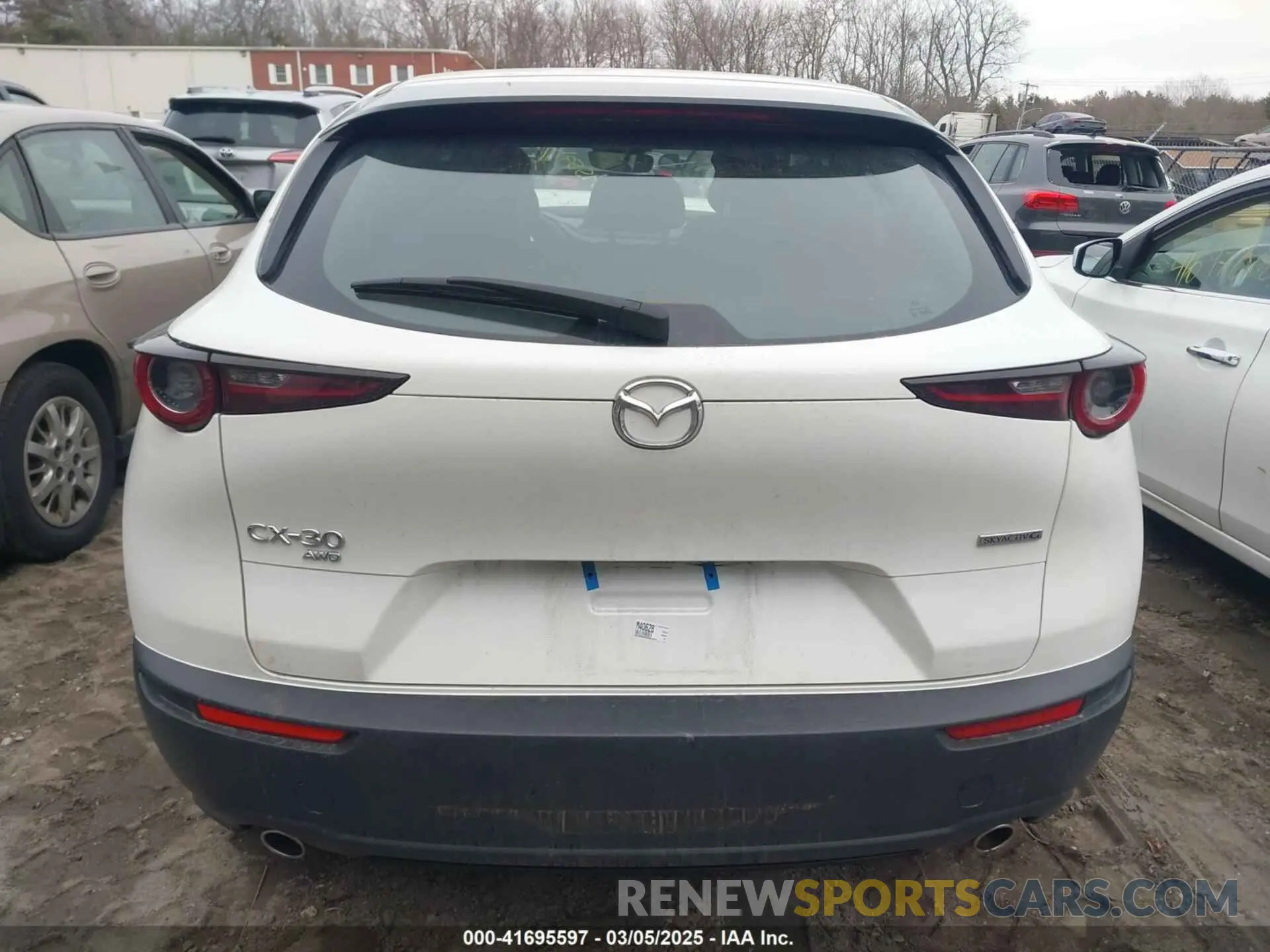 16 fotografías del automóvil dañado 3MVDMBAM5RM663057 MAZDA CX-30 2024