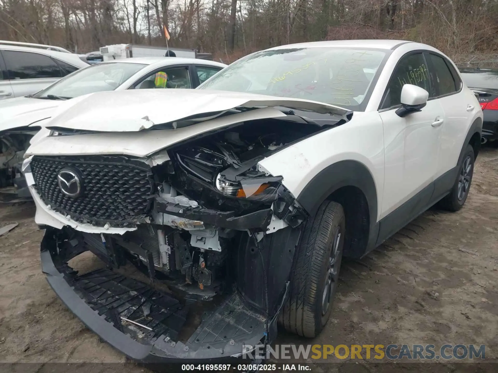 2 fotografías del automóvil dañado 3MVDMBAM5RM663057 MAZDA CX-30 2024