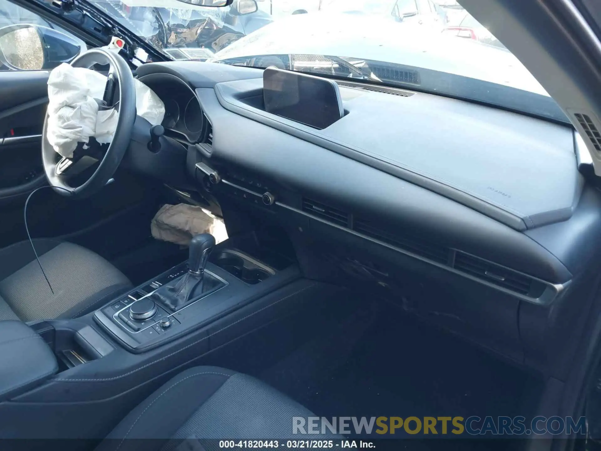 5 fotografías del automóvil dañado 3MVDMBAM8RM634233 MAZDA CX-30 2024