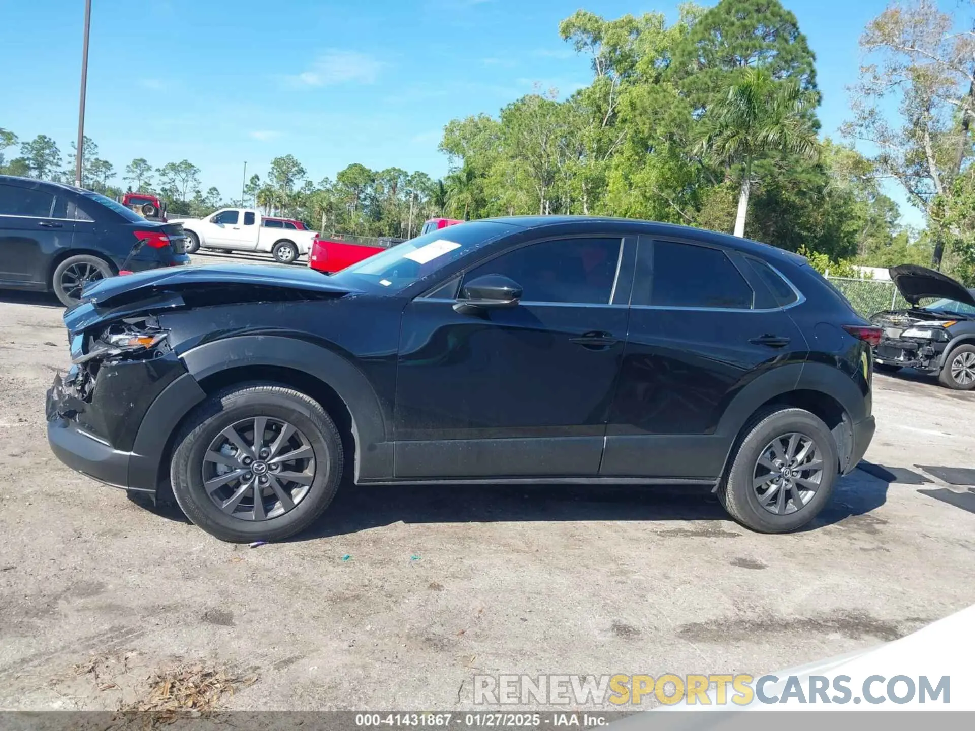 14 fotografías del automóvil dañado 3MVDMBAM8RM678796 MAZDA CX-30 2024