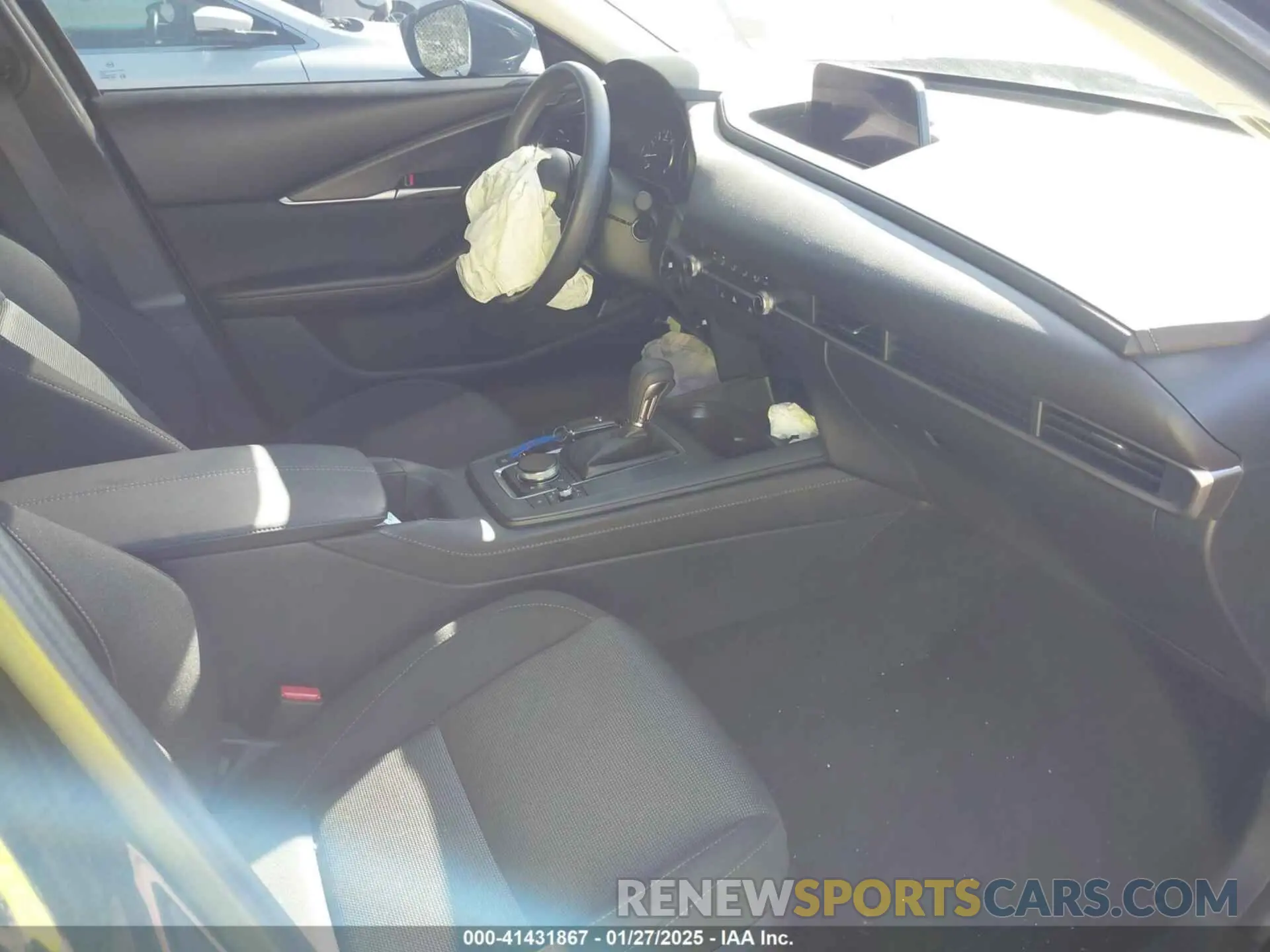5 fotografías del automóvil dañado 3MVDMBAM8RM678796 MAZDA CX-30 2024