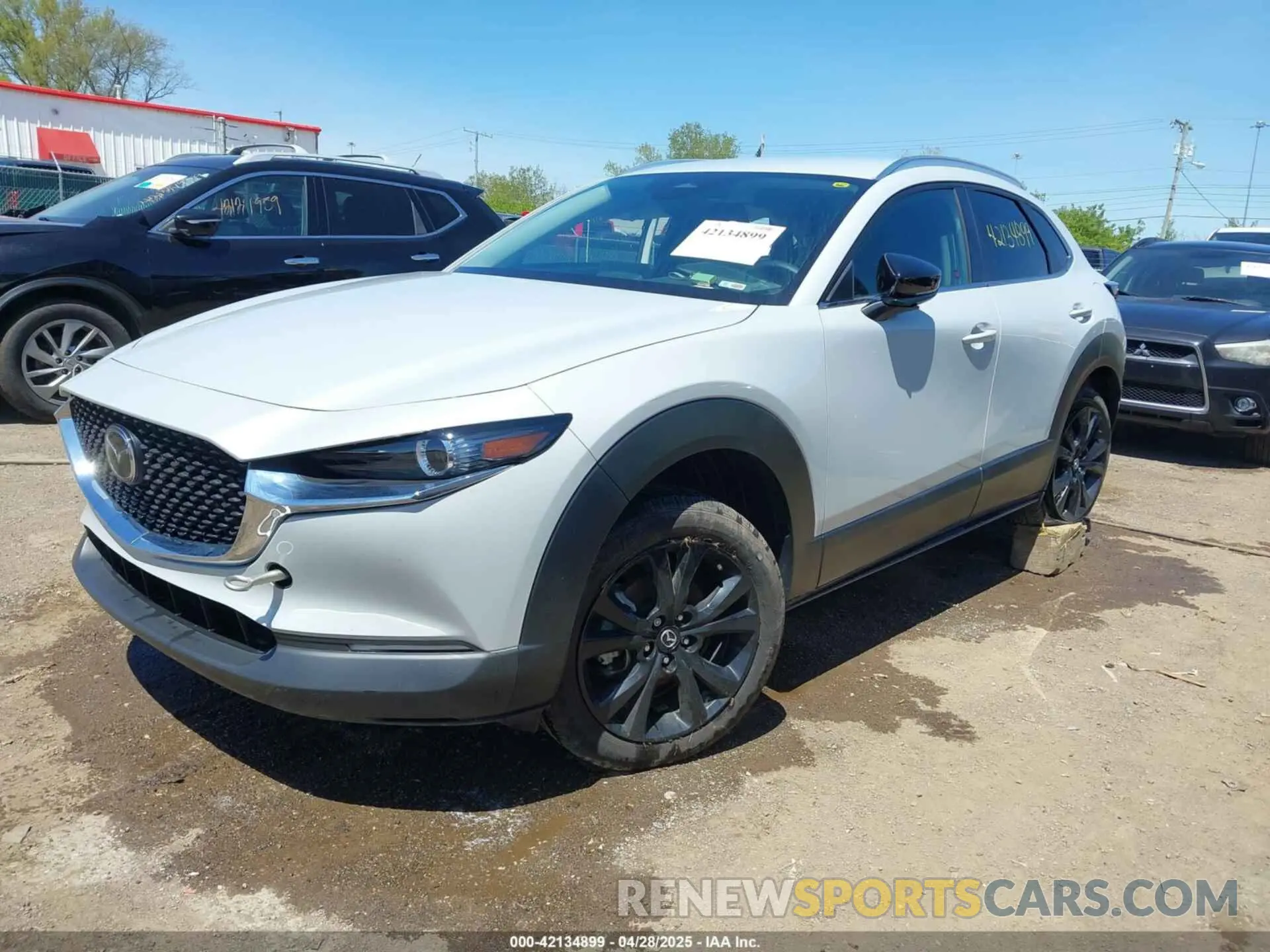 2 fotografías del automóvil dañado 3MVDMBBM0RM644690 MAZDA CX-30 2024