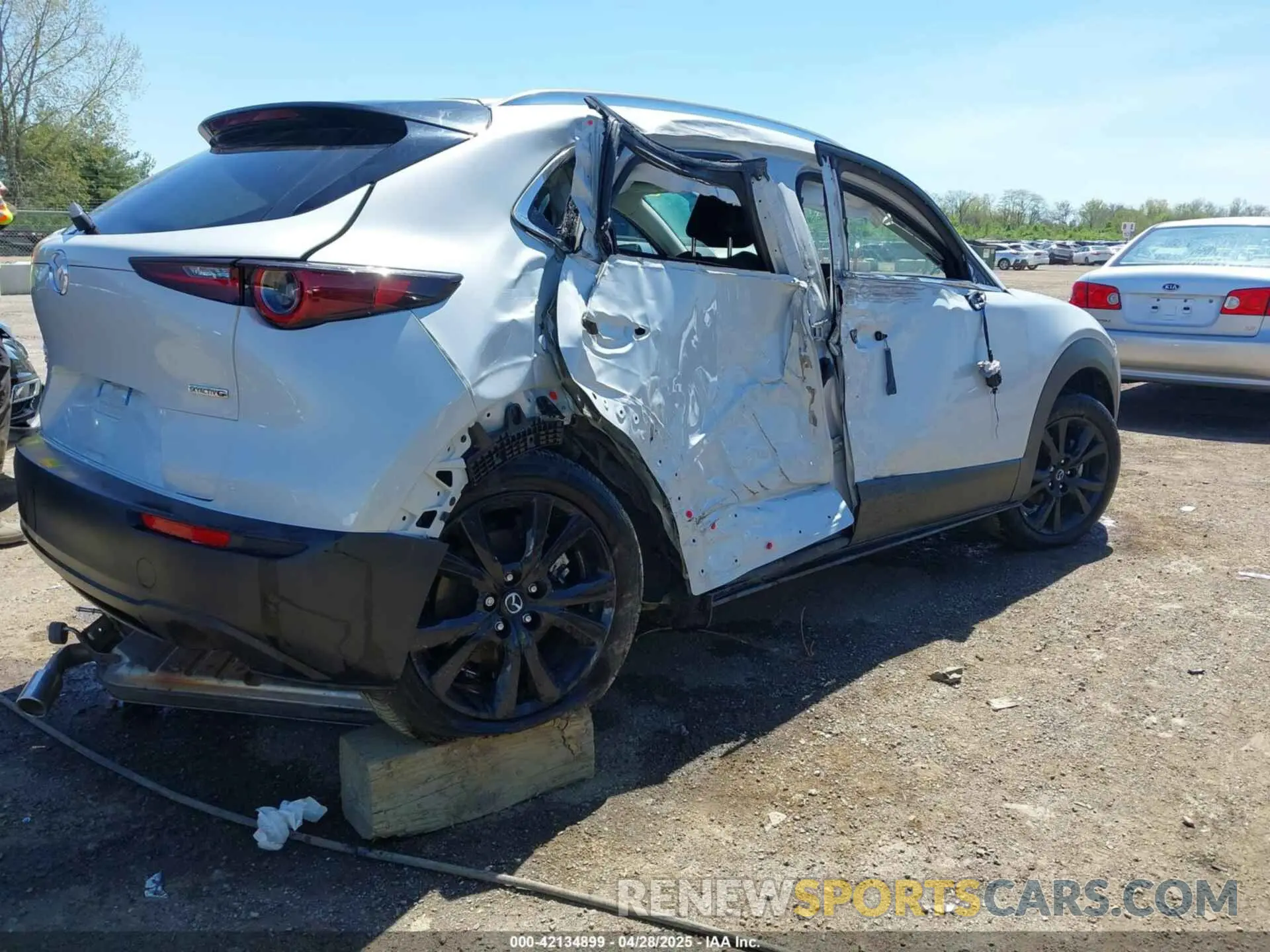 4 fotografías del automóvil dañado 3MVDMBBM0RM644690 MAZDA CX-30 2024