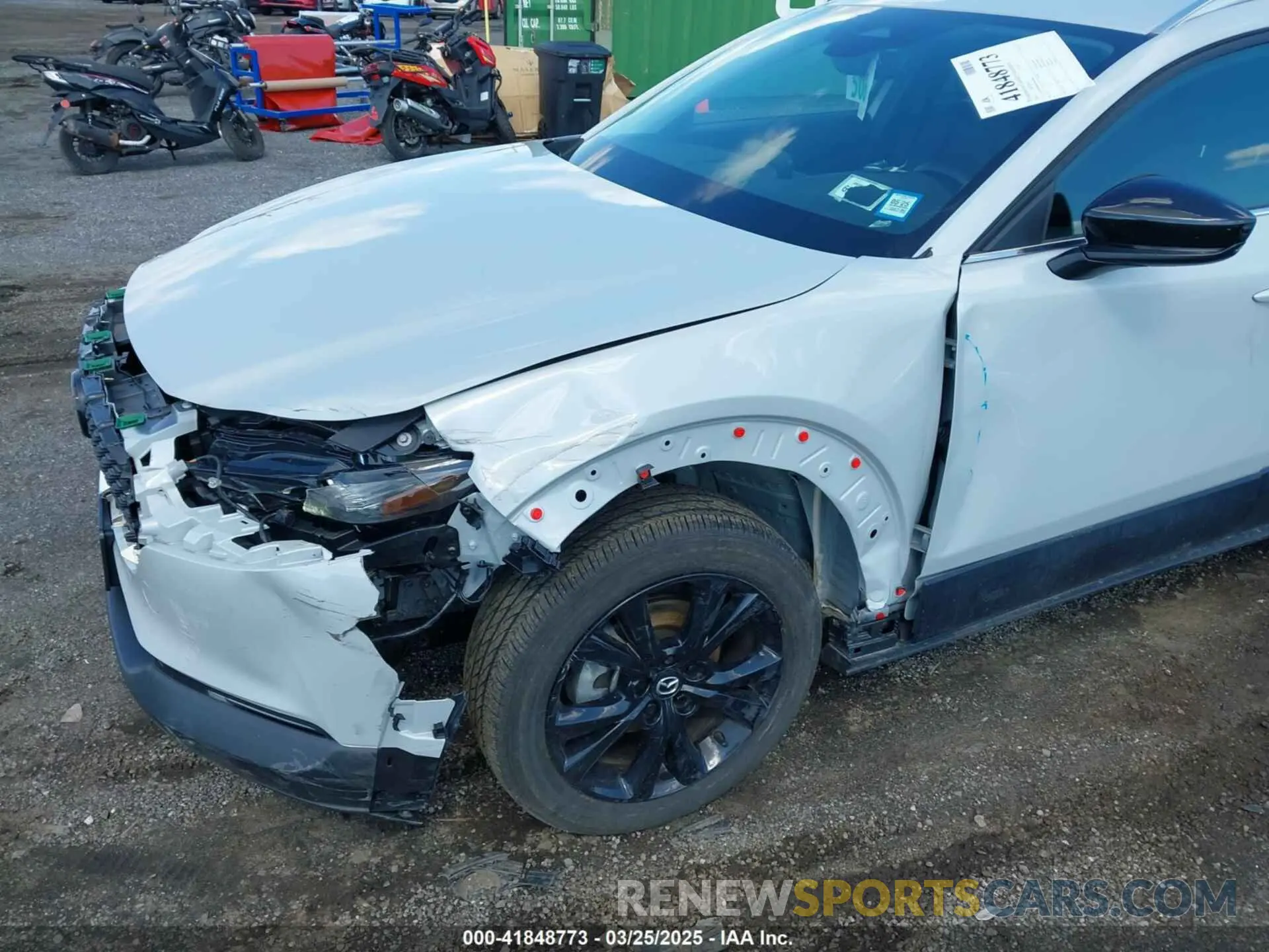 17 fotografías del automóvil dañado 3MVDMBBM0RM663644 MAZDA CX-30 2024