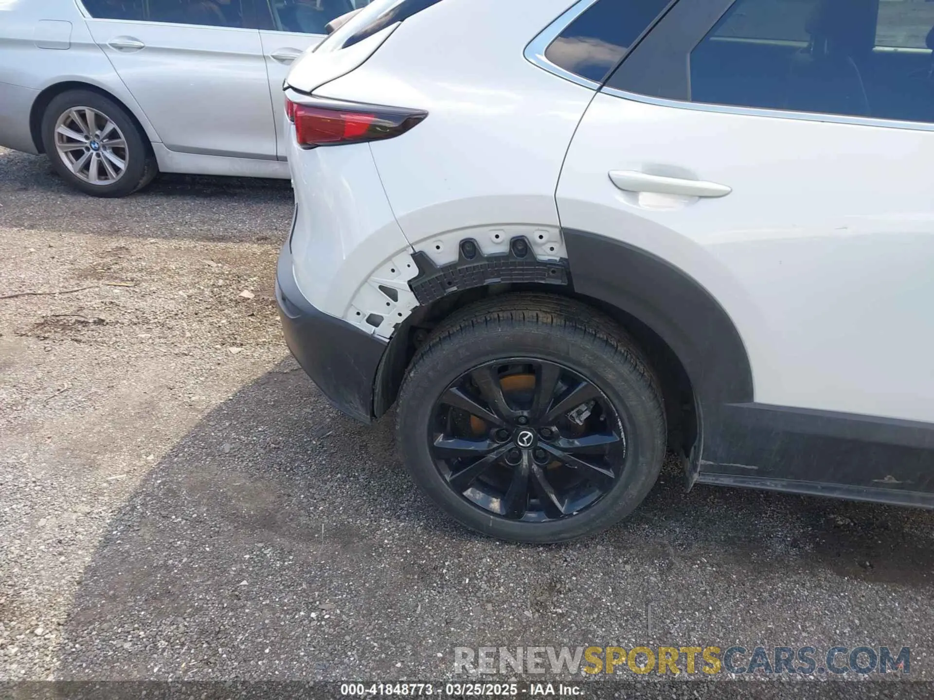 19 fotografías del automóvil dañado 3MVDMBBM0RM663644 MAZDA CX-30 2024