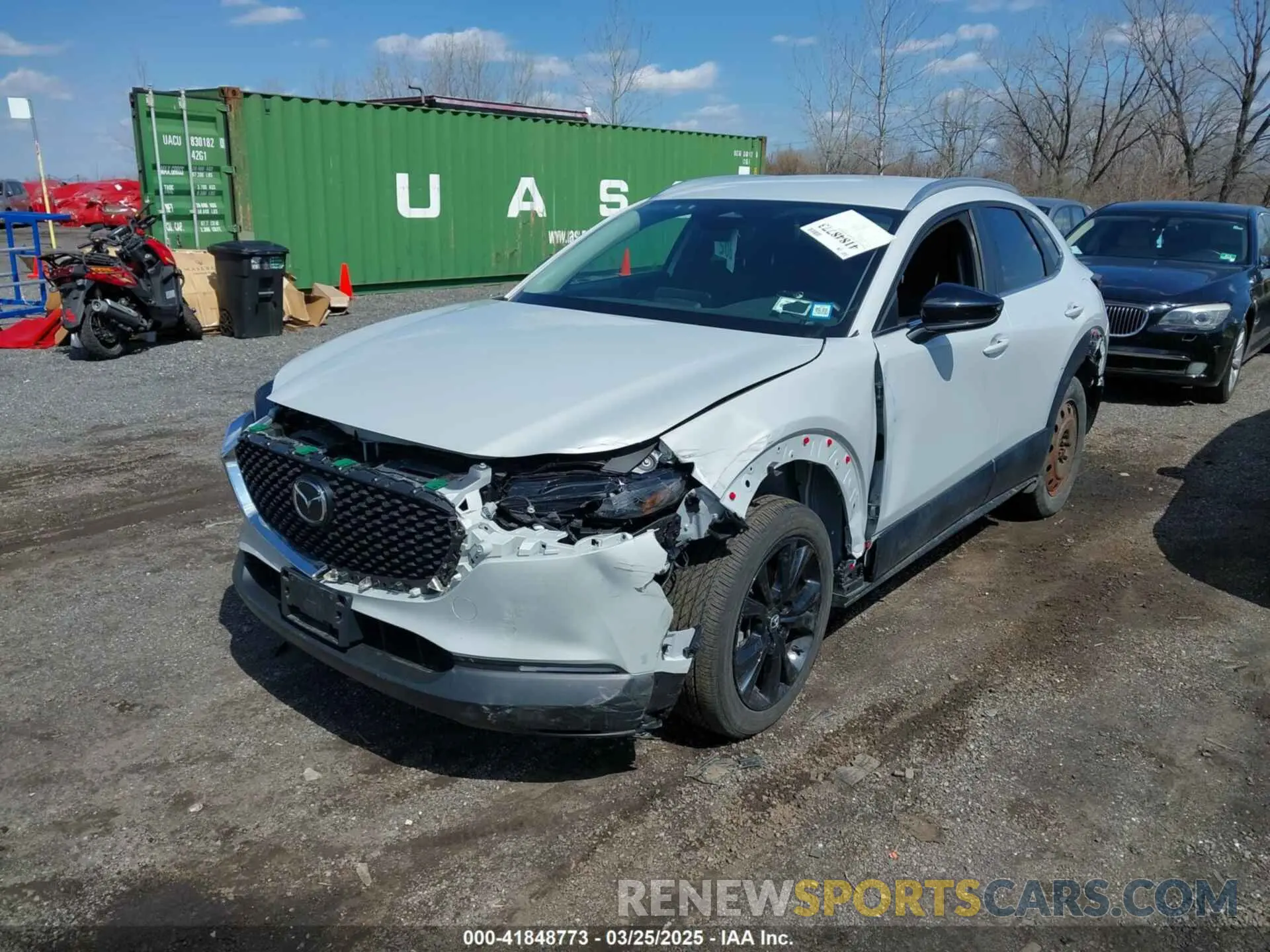 2 fotografías del automóvil dañado 3MVDMBBM0RM663644 MAZDA CX-30 2024