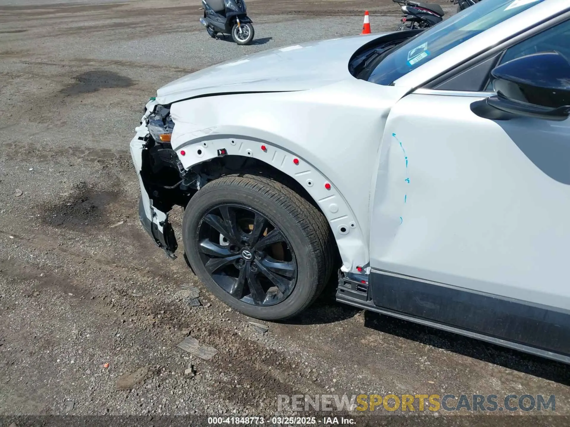 21 fotografías del automóvil dañado 3MVDMBBM0RM663644 MAZDA CX-30 2024