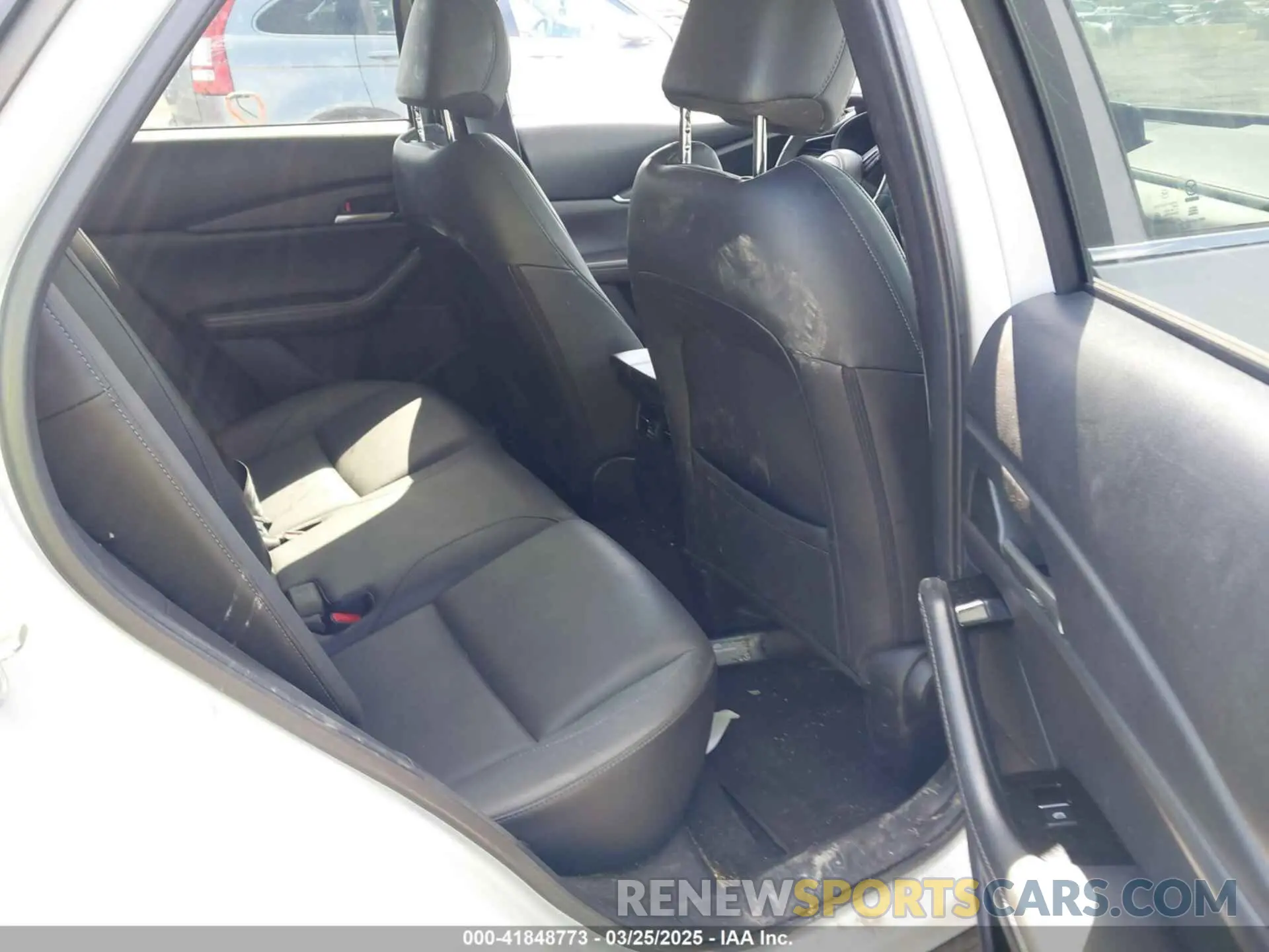 8 fotografías del automóvil dañado 3MVDMBBM0RM663644 MAZDA CX-30 2024