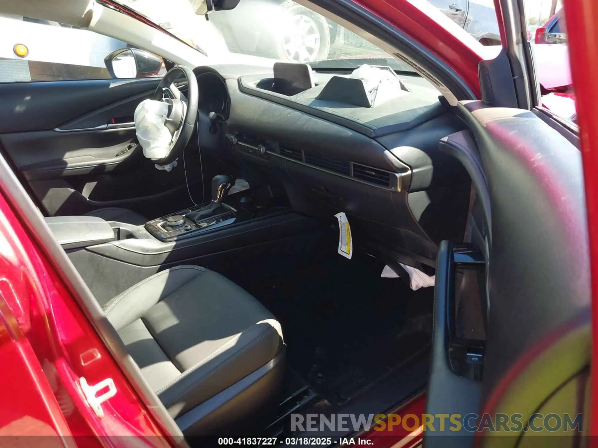5 fotografías del automóvil dañado 3MVDMBBM0RM707223 MAZDA CX-30 2024