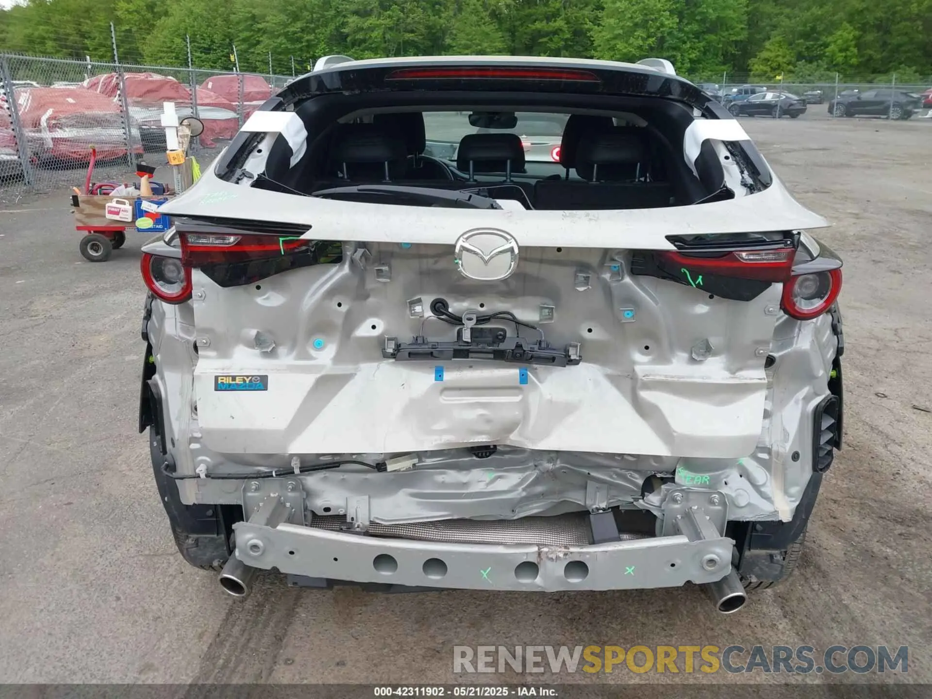 16 fotografías del automóvil dañado 3MVDMBBM1RM655178 MAZDA CX-30 2024