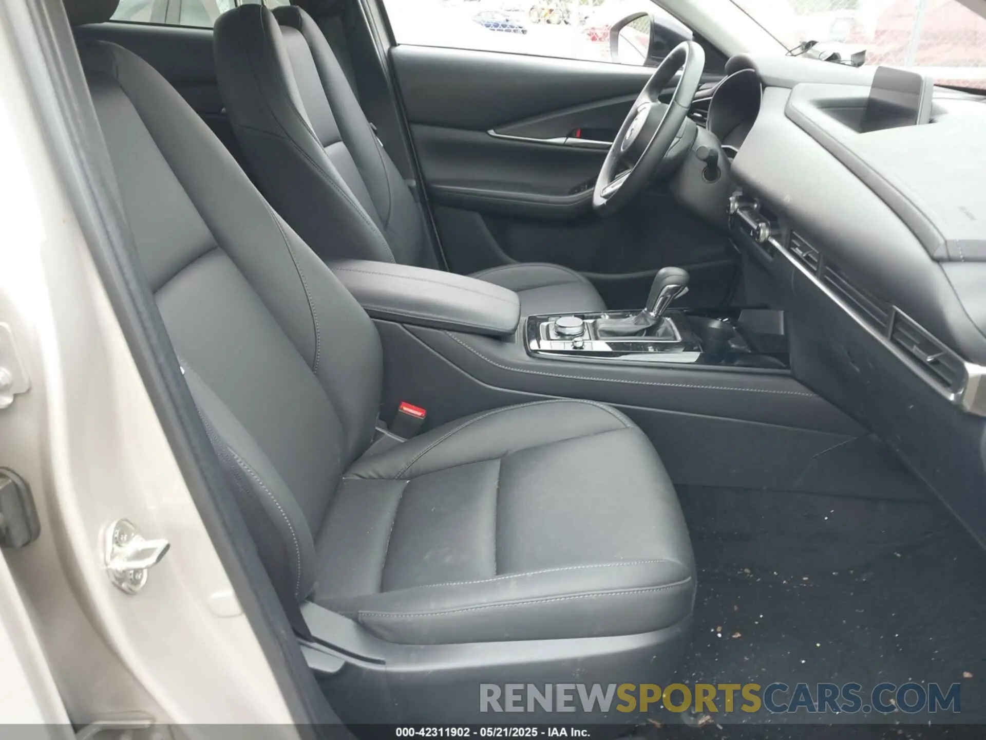5 fotografías del automóvil dañado 3MVDMBBM1RM655178 MAZDA CX-30 2024