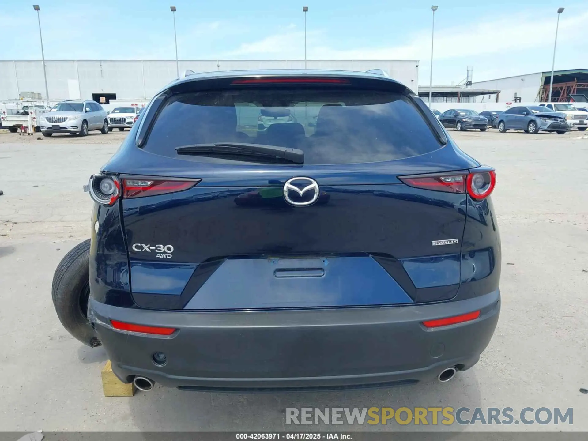 16 fotografías del automóvil dañado 3MVDMBBM1RM655682 MAZDA CX-30 2024