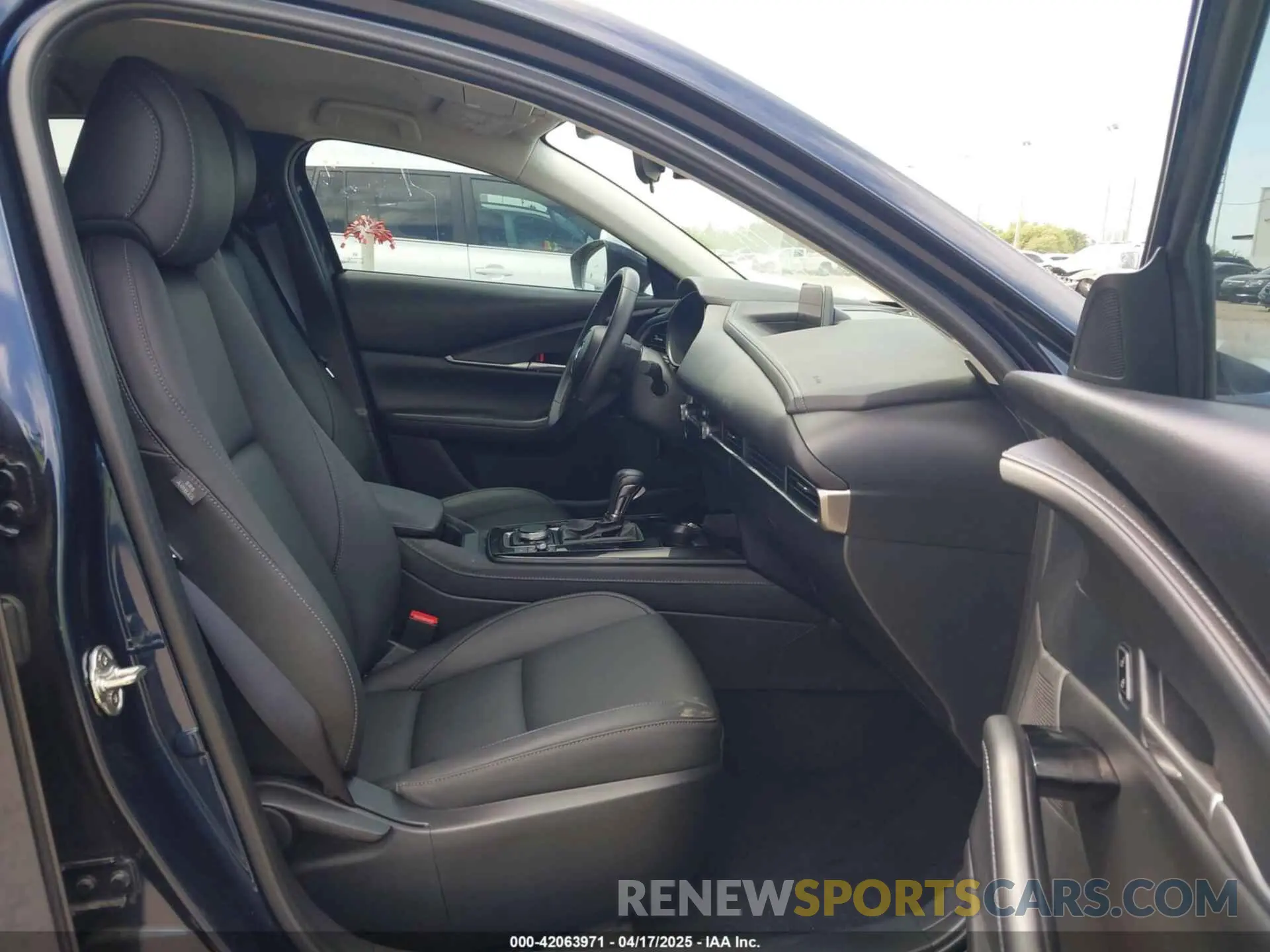5 fotografías del automóvil dañado 3MVDMBBM1RM655682 MAZDA CX-30 2024