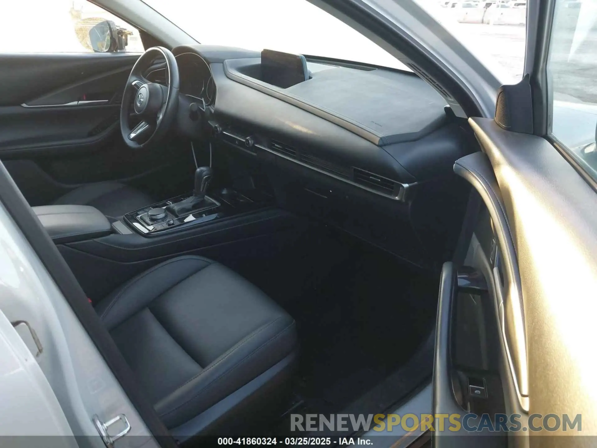 5 fotografías del automóvil dañado 3MVDMBBM1RM681019 MAZDA CX-30 2024
