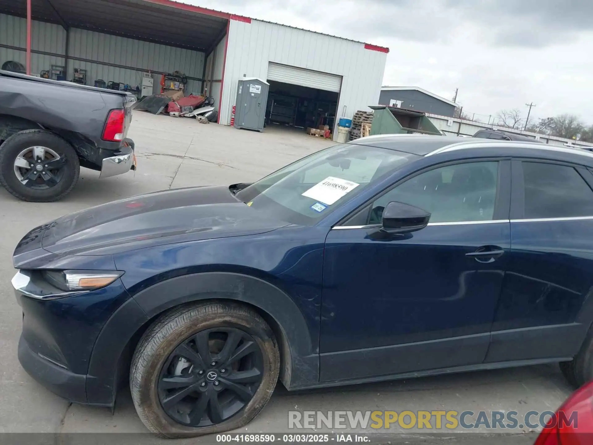 14 fotografías del automóvil dañado 3MVDMBBM1RM697611 MAZDA CX-30 2024