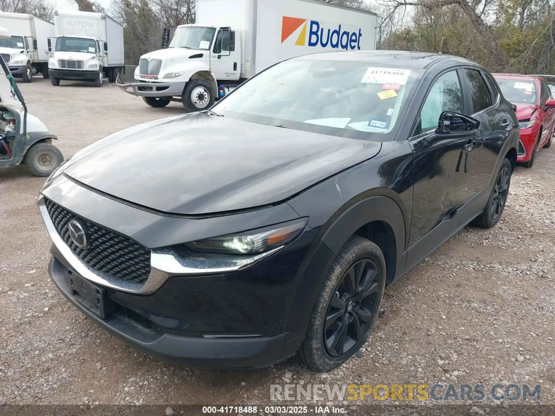 2 fotografías del automóvil dañado 3MVDMBBM2RM647235 MAZDA CX-30 2024
