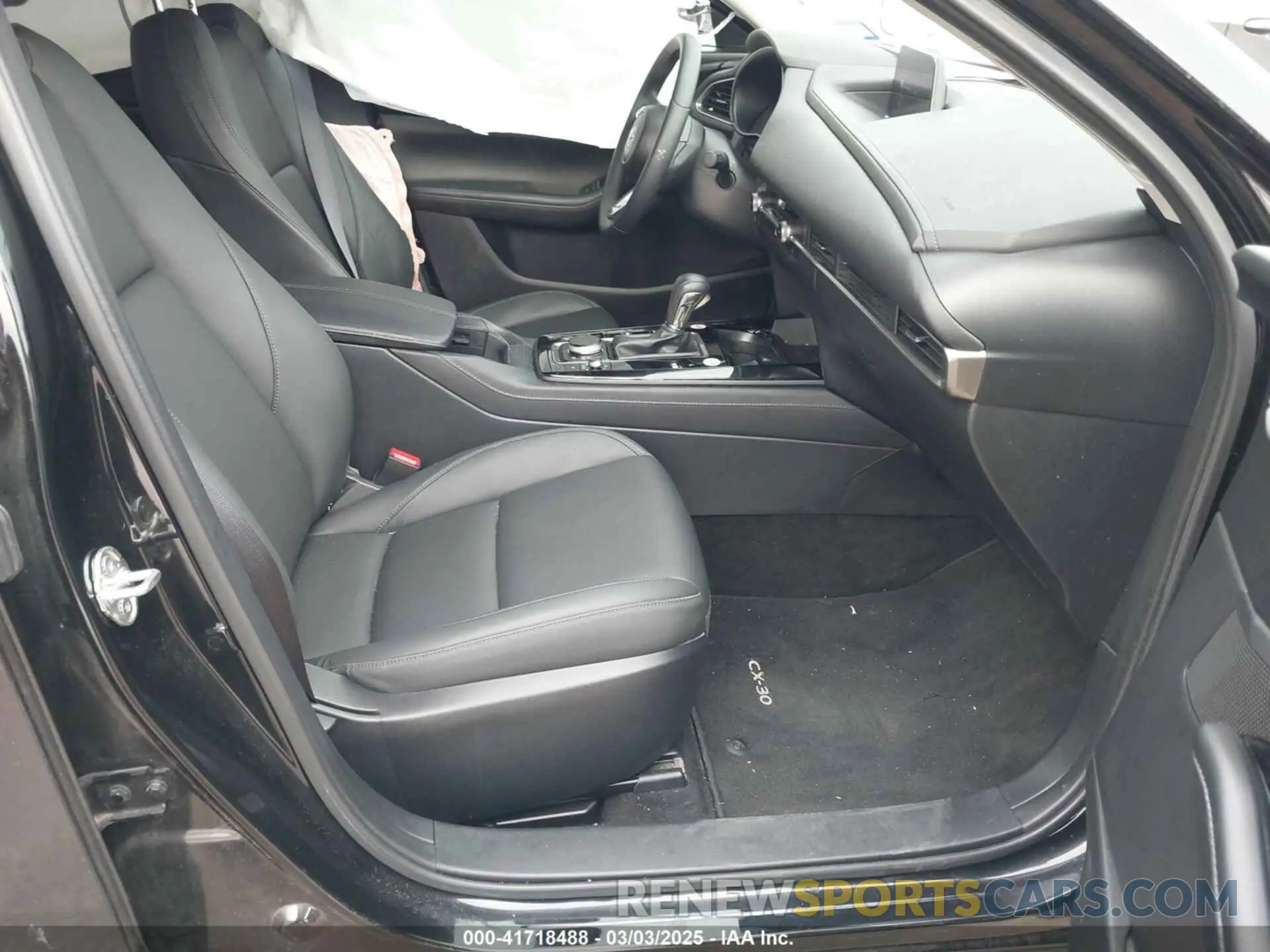 5 fotografías del automóvil dañado 3MVDMBBM2RM647235 MAZDA CX-30 2024