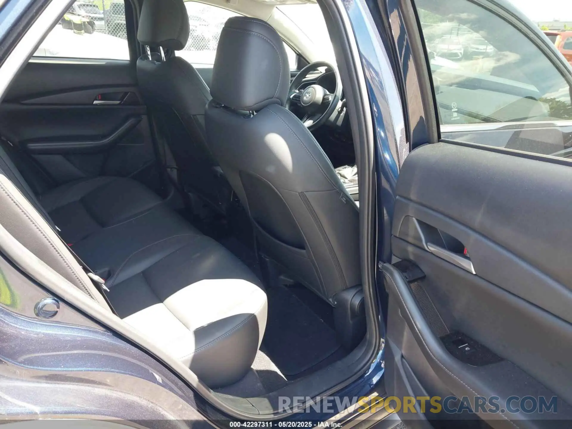 8 fotografías del automóvil dañado 3MVDMBBM2RM657781 MAZDA CX-30 2024