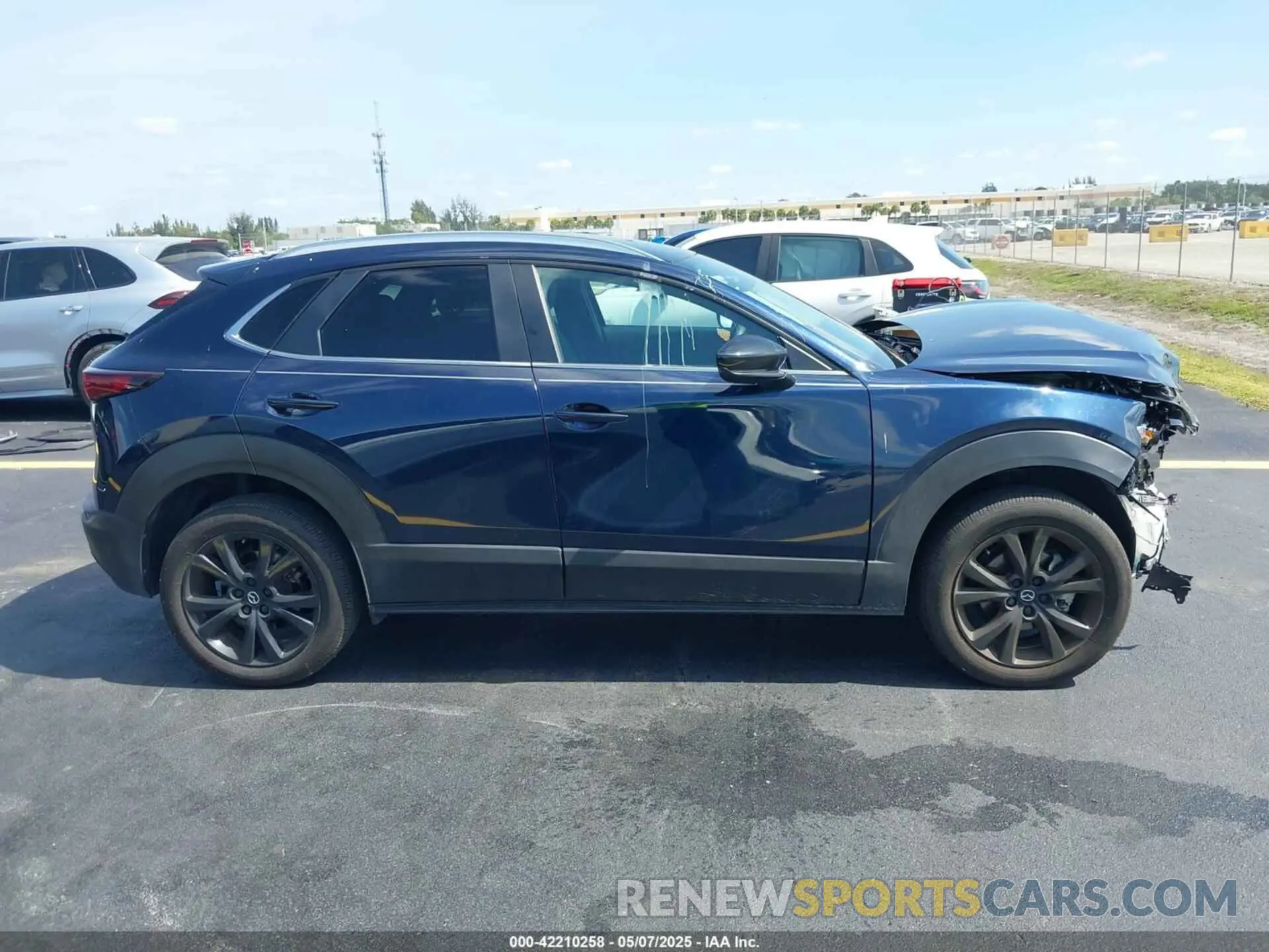 14 fotografías del automóvil dañado 3MVDMBBM2RM684687 MAZDA CX-30 2024