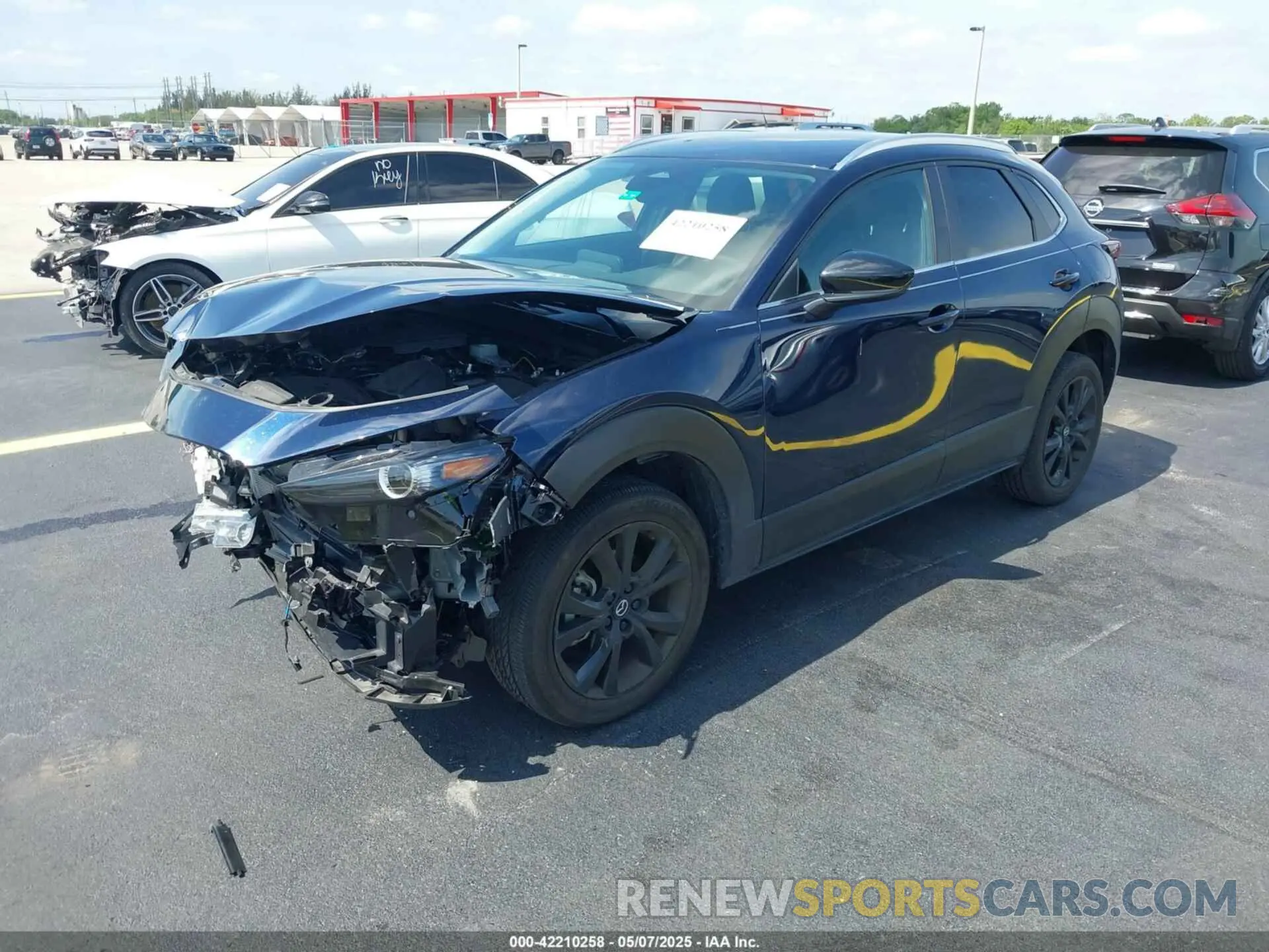 2 fotografías del automóvil dañado 3MVDMBBM2RM684687 MAZDA CX-30 2024