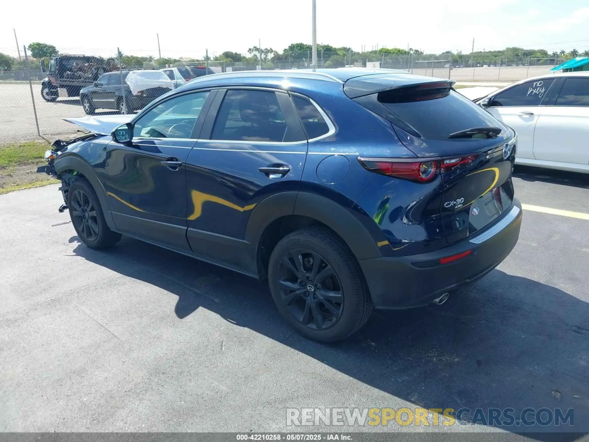 3 fotografías del automóvil dañado 3MVDMBBM2RM684687 MAZDA CX-30 2024
