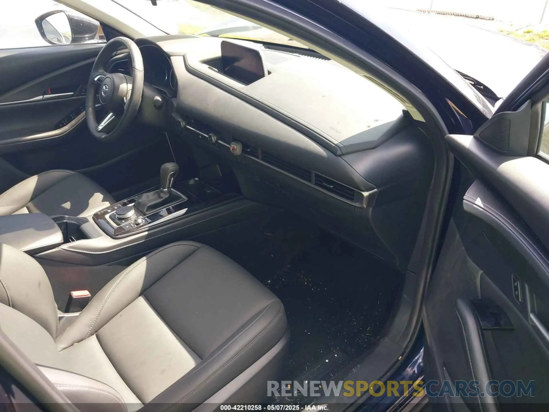 5 fotografías del automóvil dañado 3MVDMBBM2RM684687 MAZDA CX-30 2024