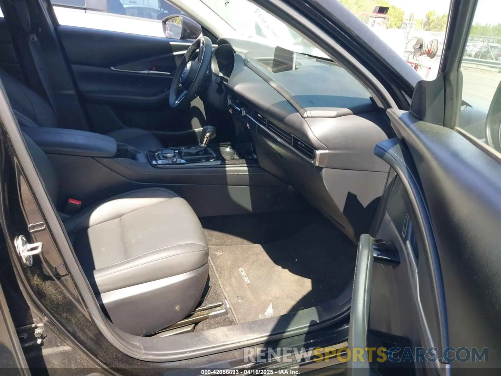 5 fotografías del automóvil dañado 3MVDMBBM2RM694278 MAZDA CX-30 2024