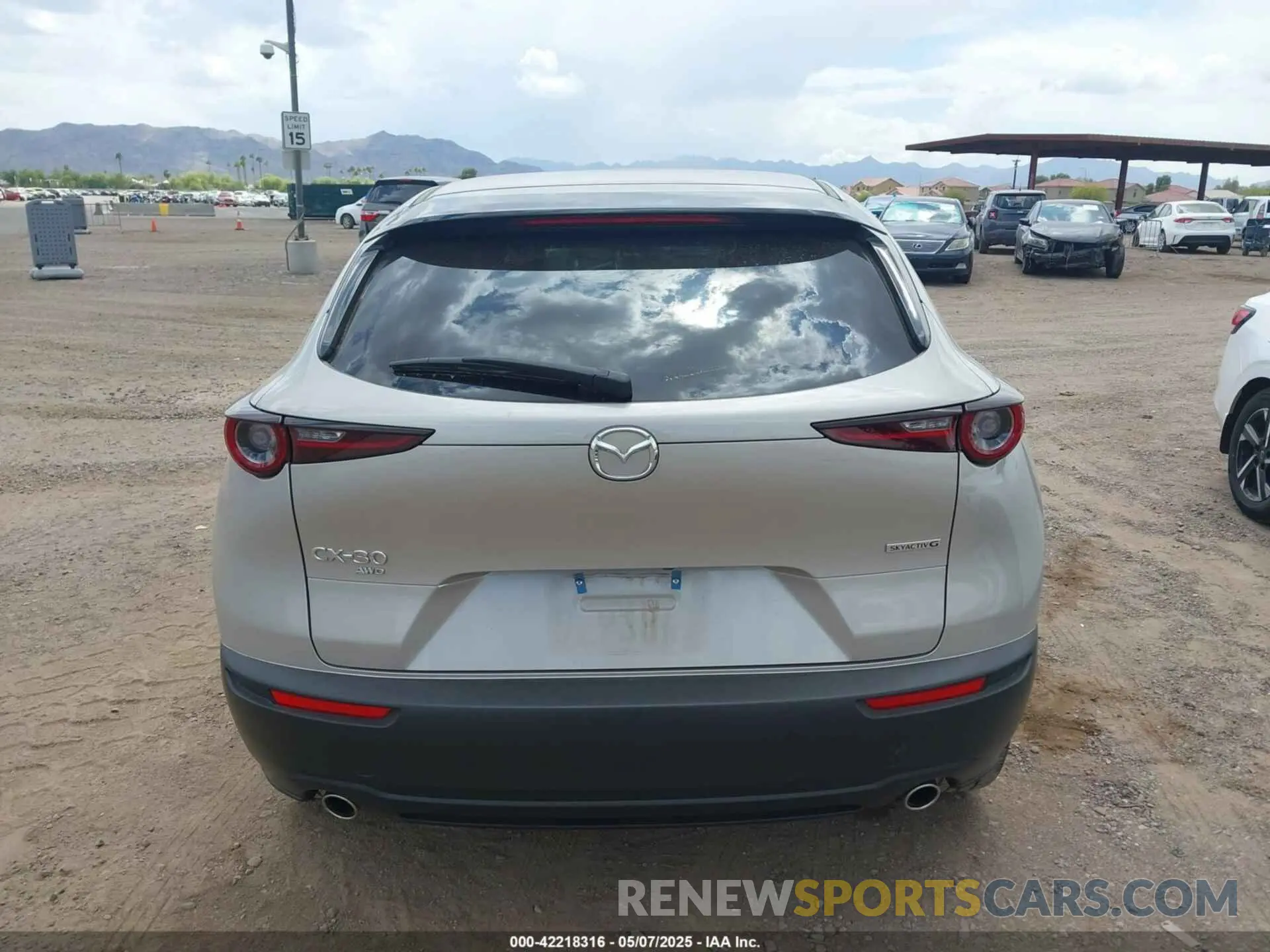 16 fotografías del automóvil dañado 3MVDMBBM3RM657918 MAZDA CX-30 2024