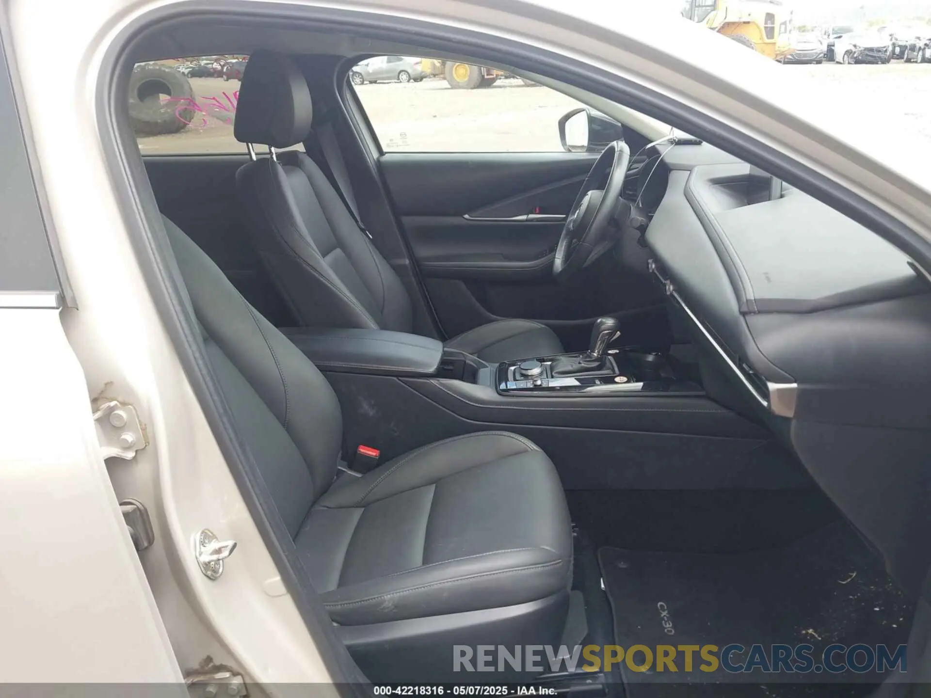 5 fotografías del automóvil dañado 3MVDMBBM3RM657918 MAZDA CX-30 2024
