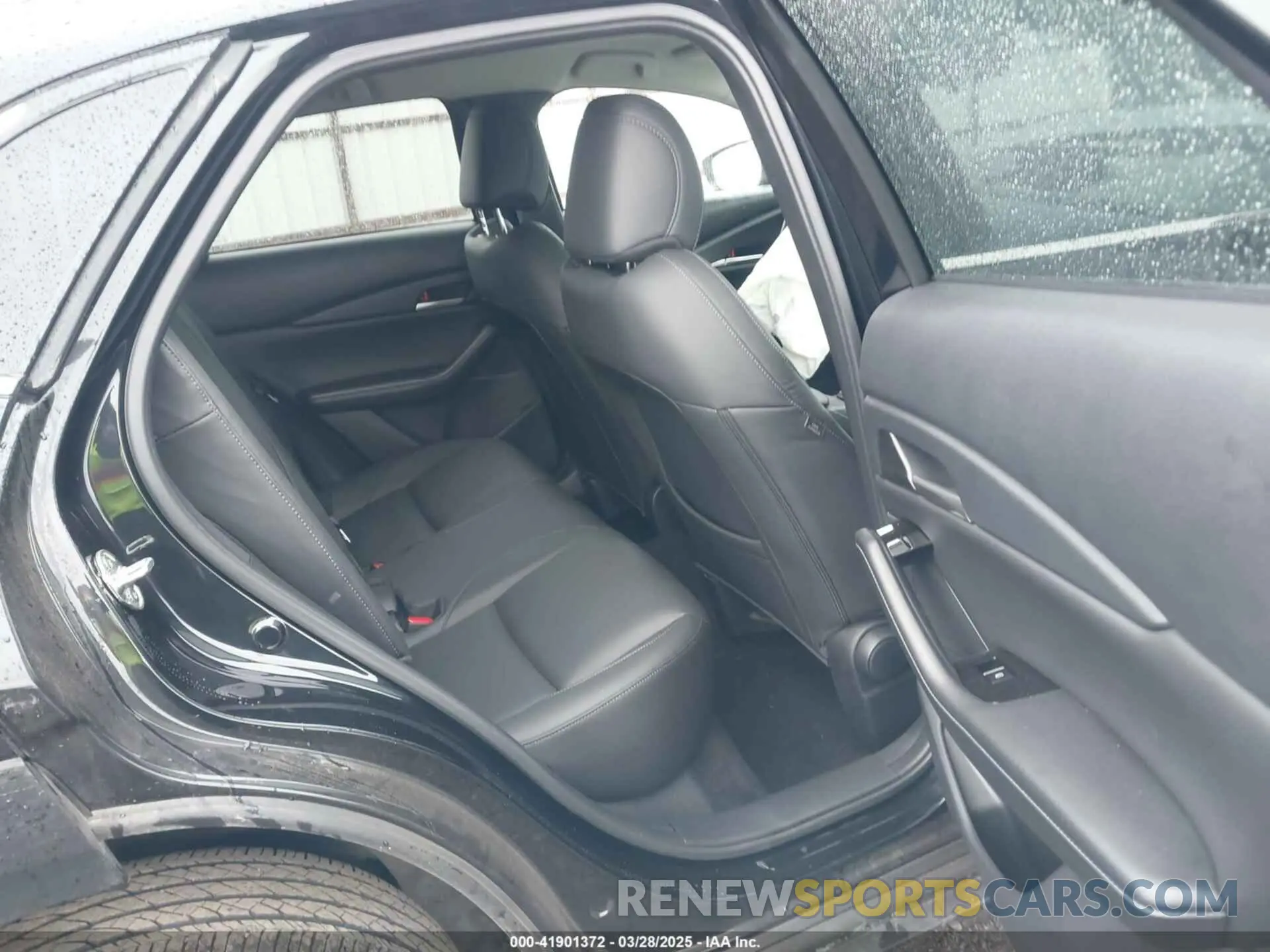 8 fotografías del automóvil dañado 3MVDMBBM4RM690930 MAZDA CX-30 2024