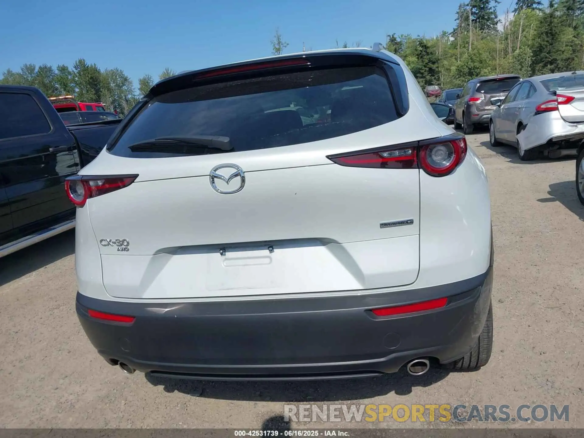 16 fotografías del automóvil dañado 3MVDMBBM4RM693570 MAZDA CX-30 2024