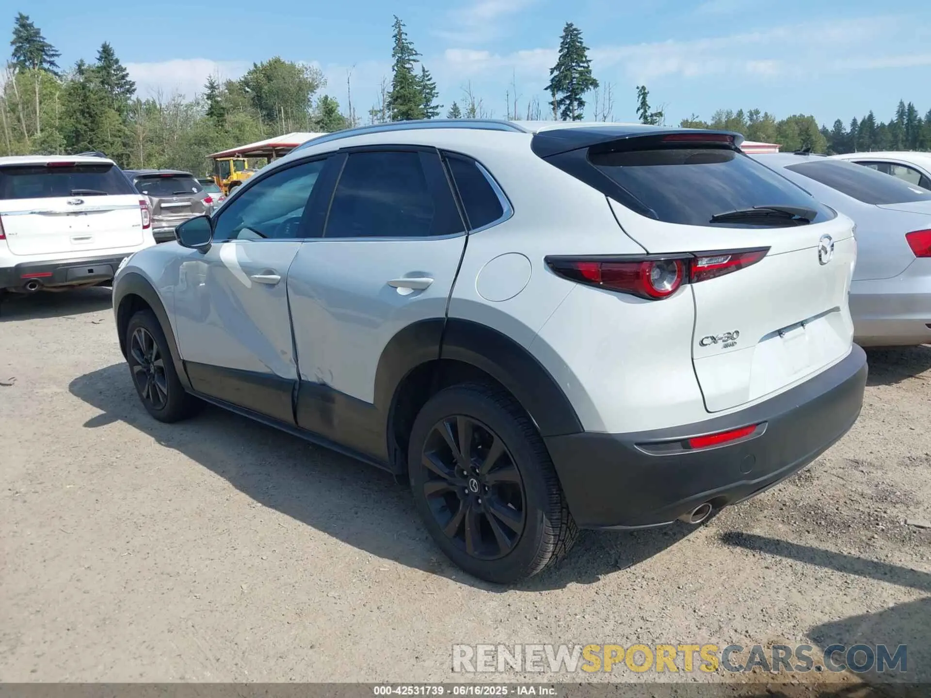 3 fotografías del automóvil dañado 3MVDMBBM4RM693570 MAZDA CX-30 2024