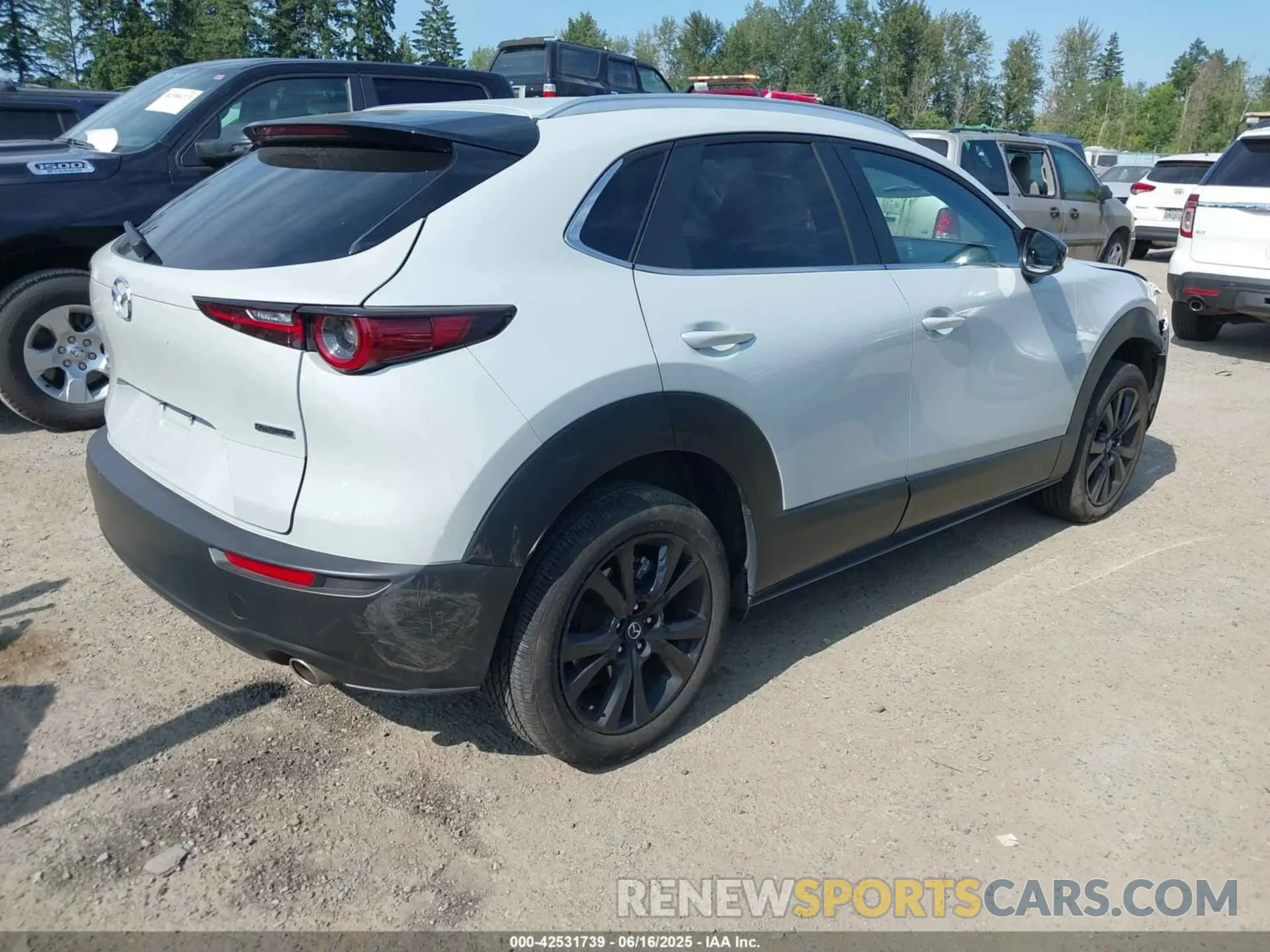 4 fotografías del automóvil dañado 3MVDMBBM4RM693570 MAZDA CX-30 2024