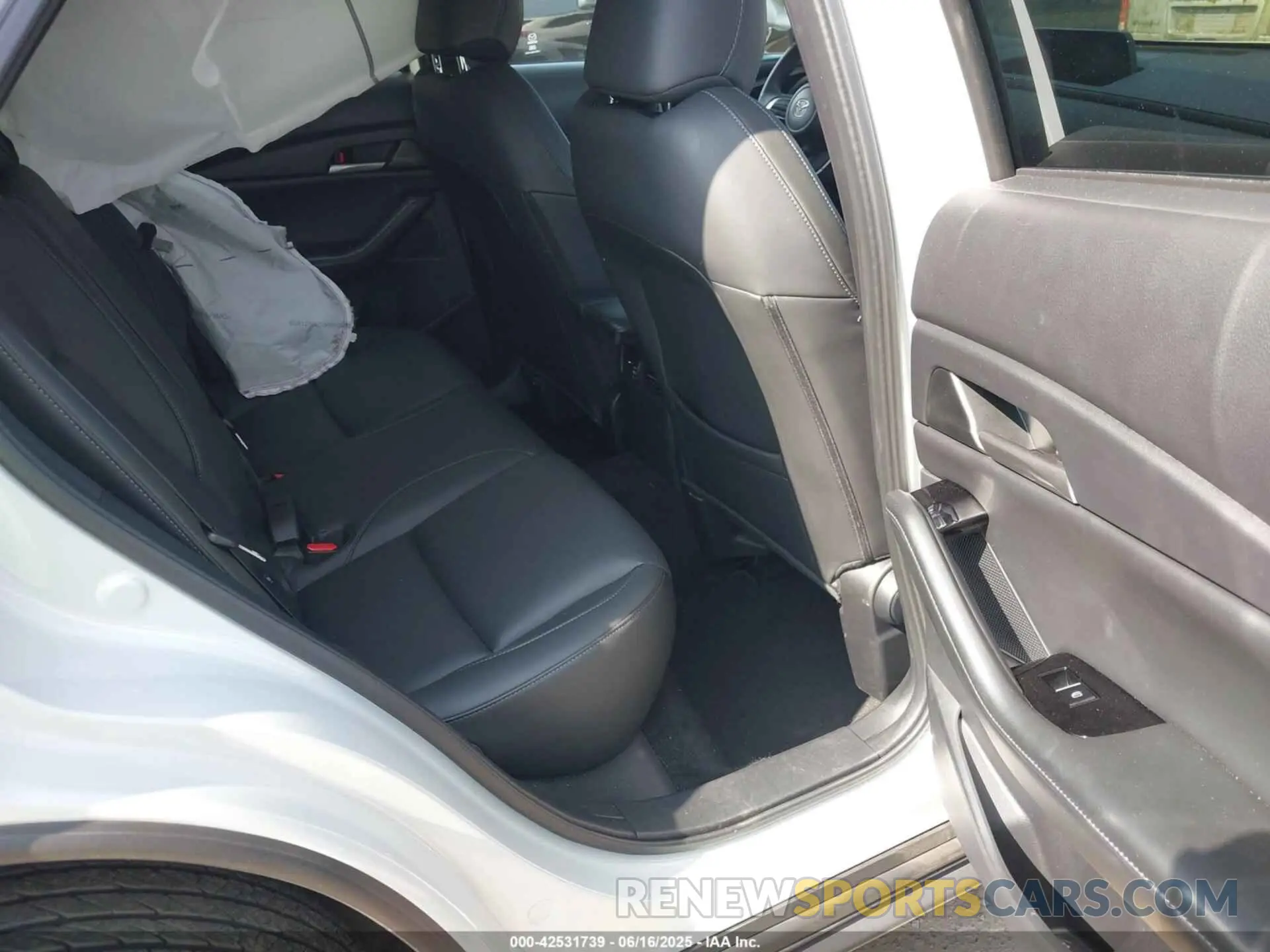 8 fotografías del automóvil dañado 3MVDMBBM4RM693570 MAZDA CX-30 2024