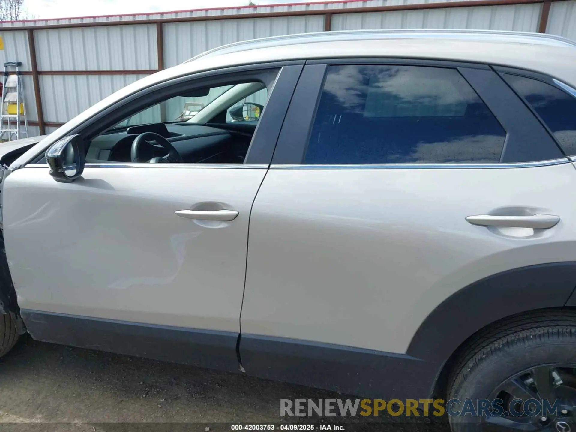 15 fotografías del automóvil dañado 3MVDMBBM5RM696655 MAZDA CX-30 2024