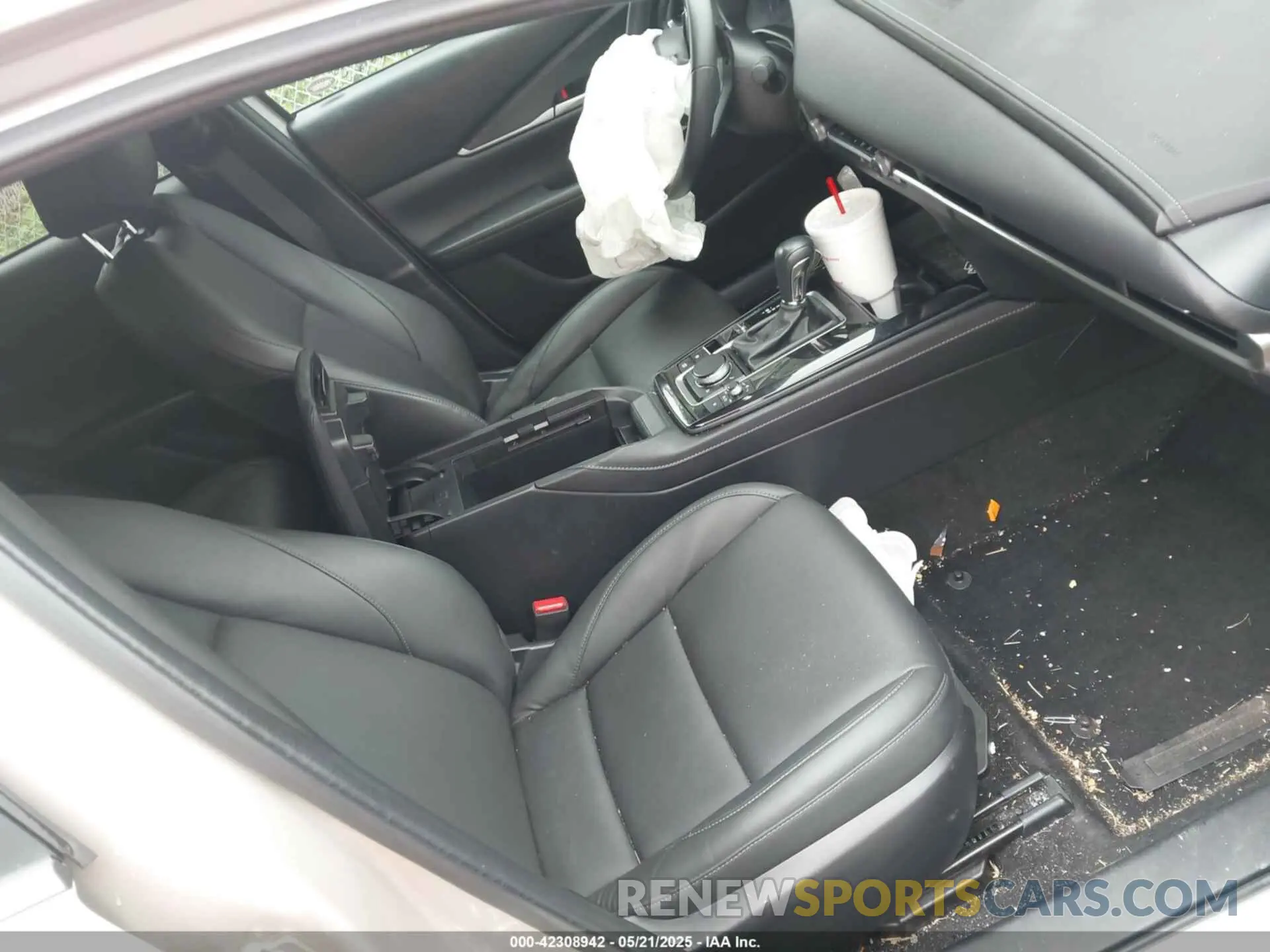 5 fotografías del automóvil dañado 3MVDMBBM6RM618305 MAZDA CX-30 2024