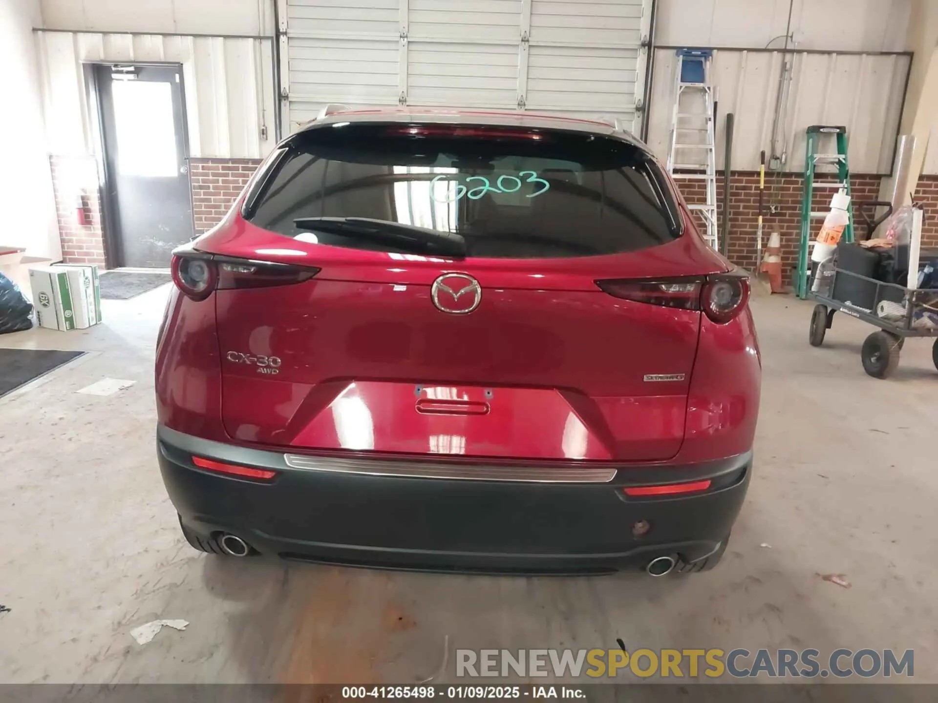 17 fotografías del automóvil dañado 3MVDMBBM7RM610746 MAZDA CX-30 2024
