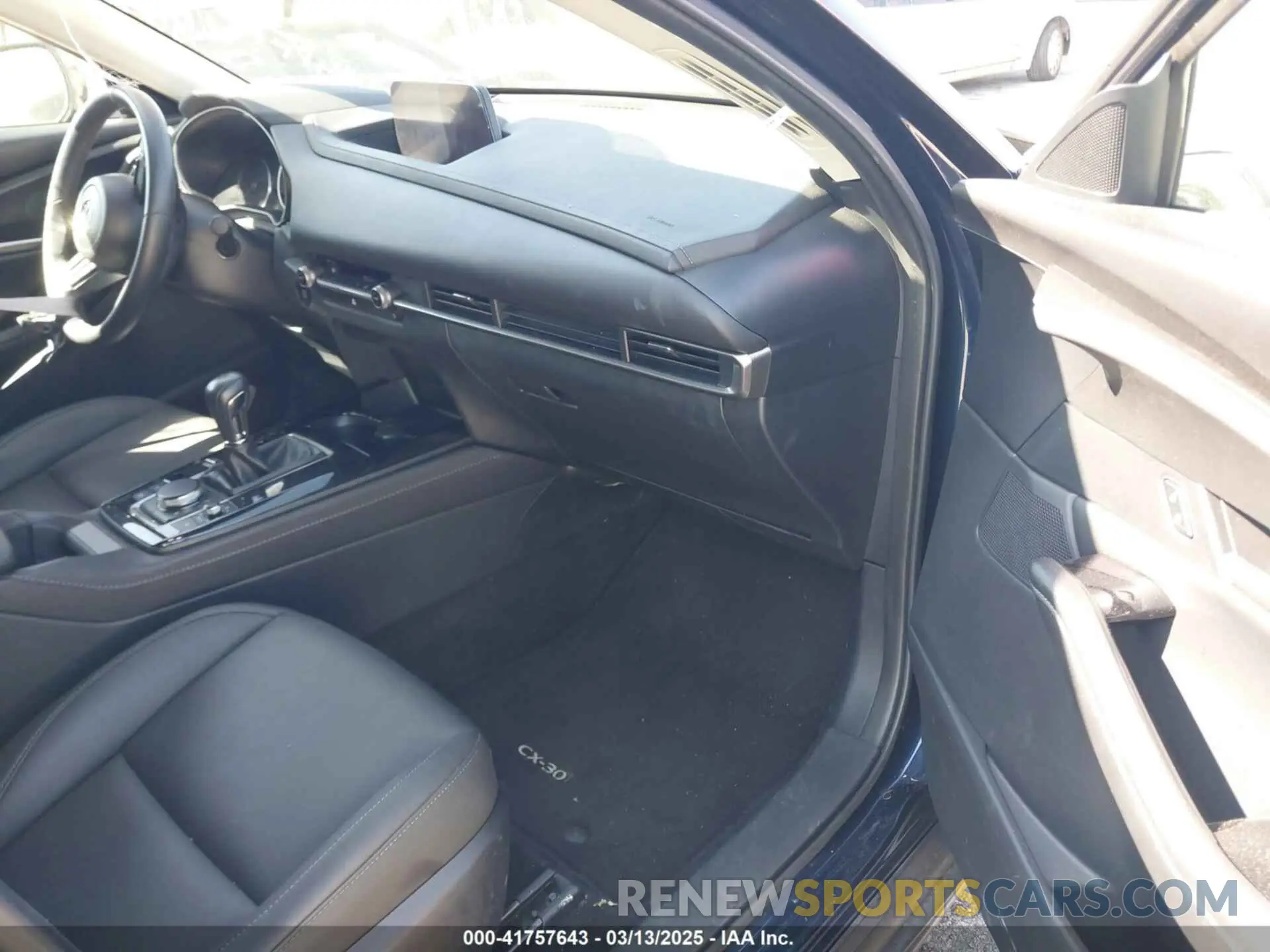 5 fotografías del automóvil dañado 3MVDMBBM7RM696642 MAZDA CX-30 2024