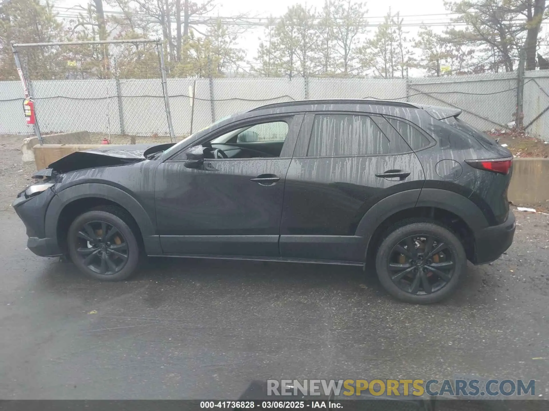 14 fotografías del automóvil dañado 3MVDMBBM8RM645571 MAZDA CX-30 2024