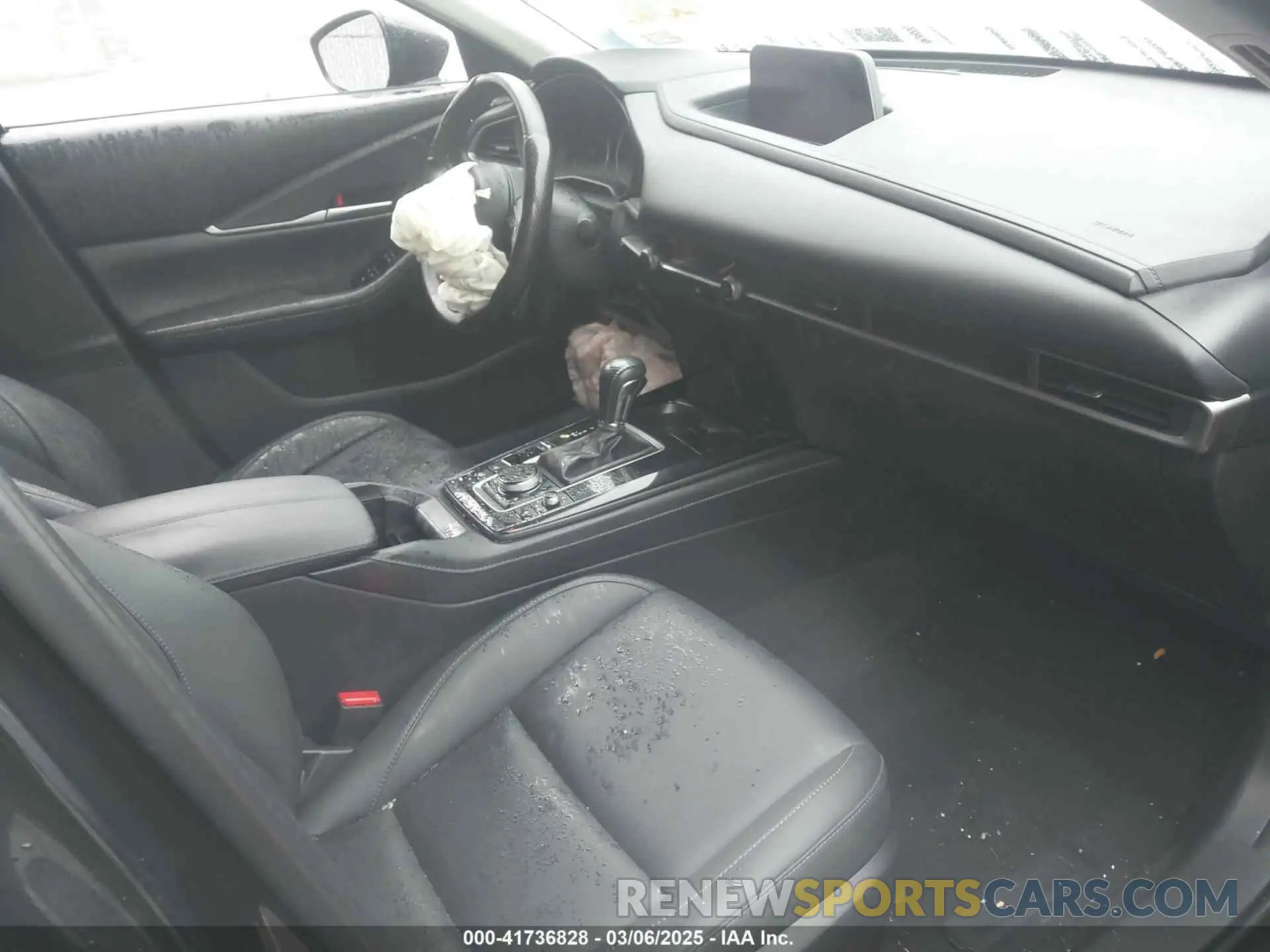5 fotografías del automóvil dañado 3MVDMBBM8RM645571 MAZDA CX-30 2024