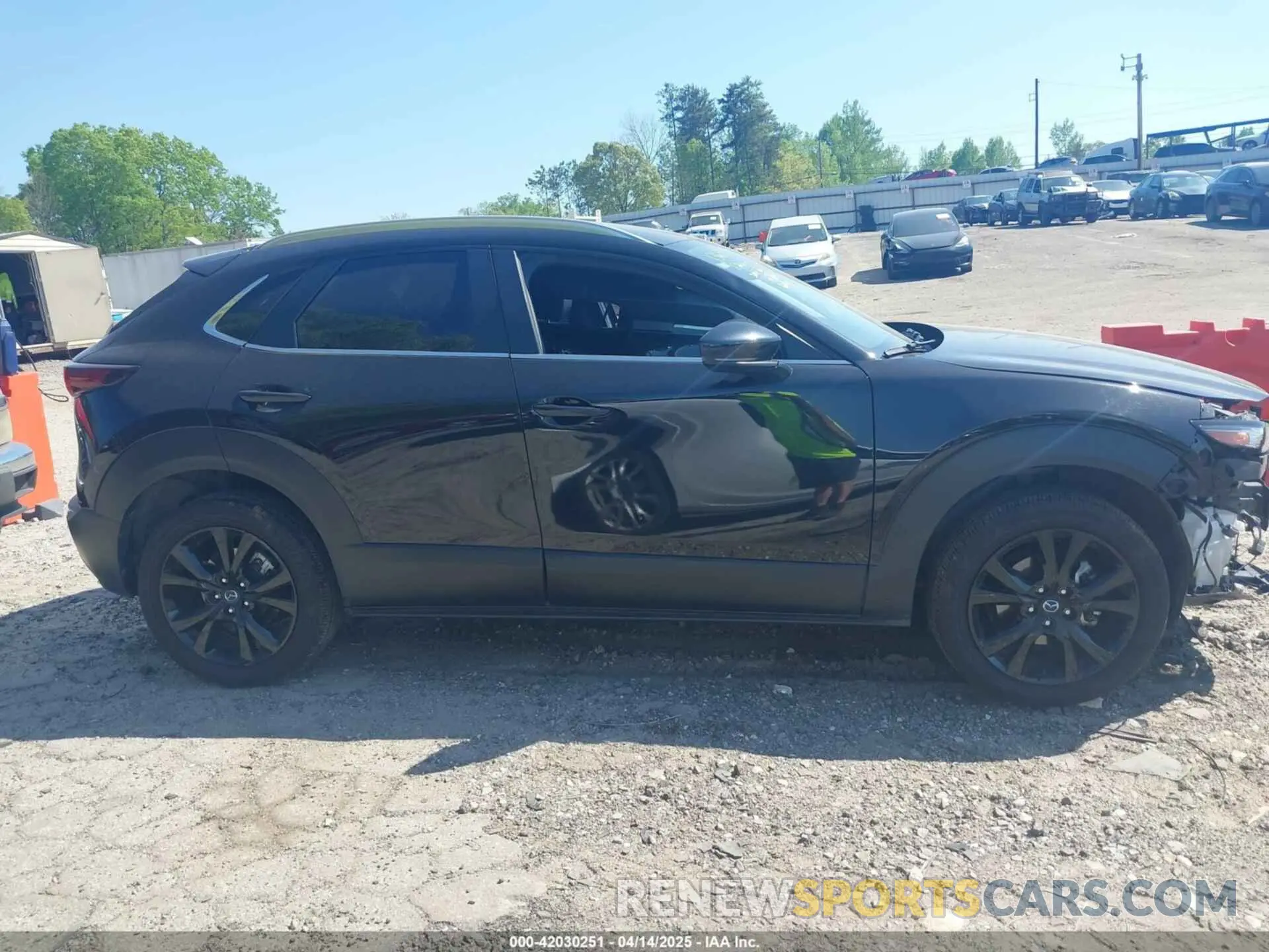 14 fotografías del automóvil dañado 3MVDMBBM8RM657137 MAZDA CX-30 2024