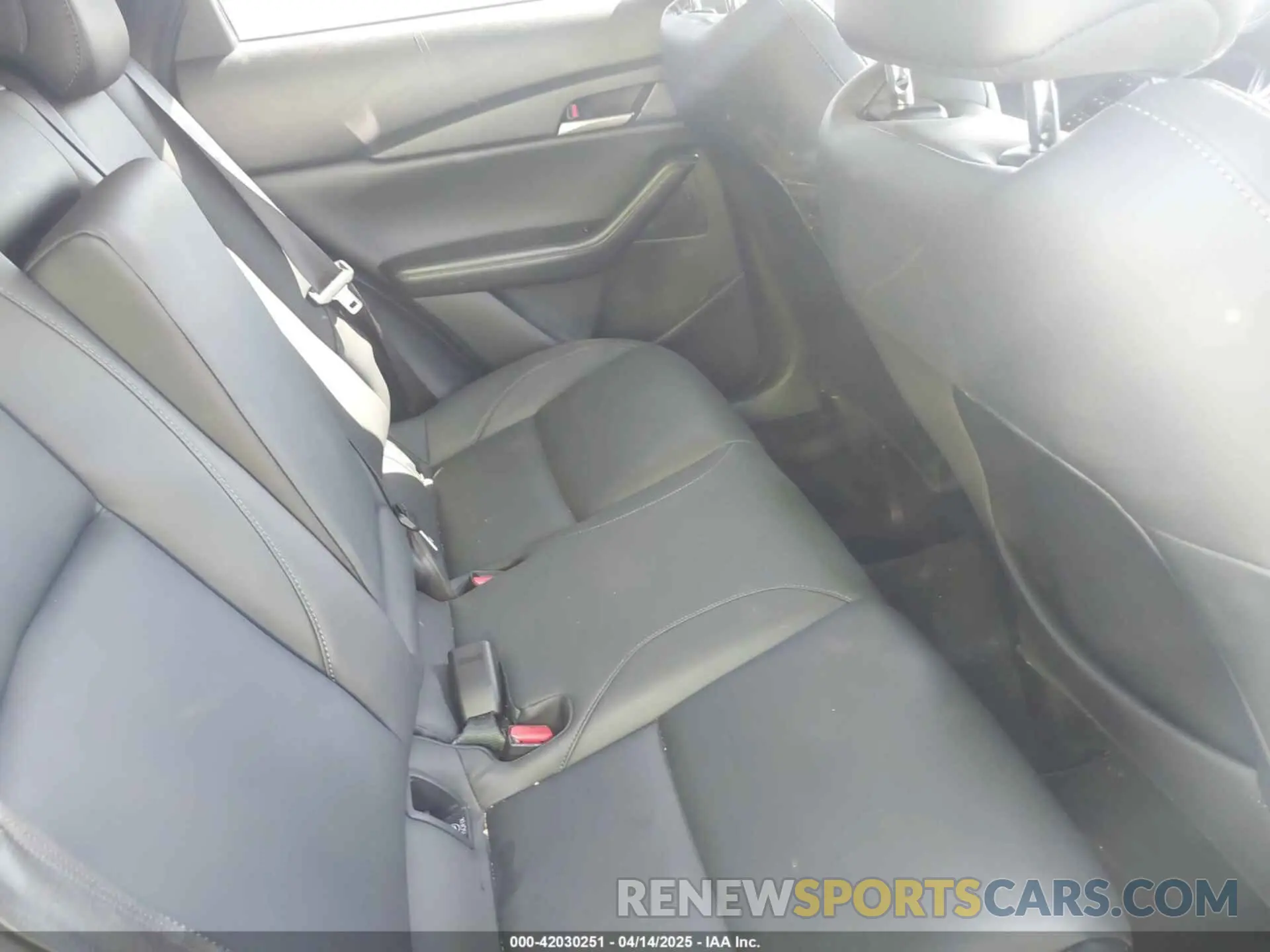 8 fotografías del automóvil dañado 3MVDMBBM8RM657137 MAZDA CX-30 2024