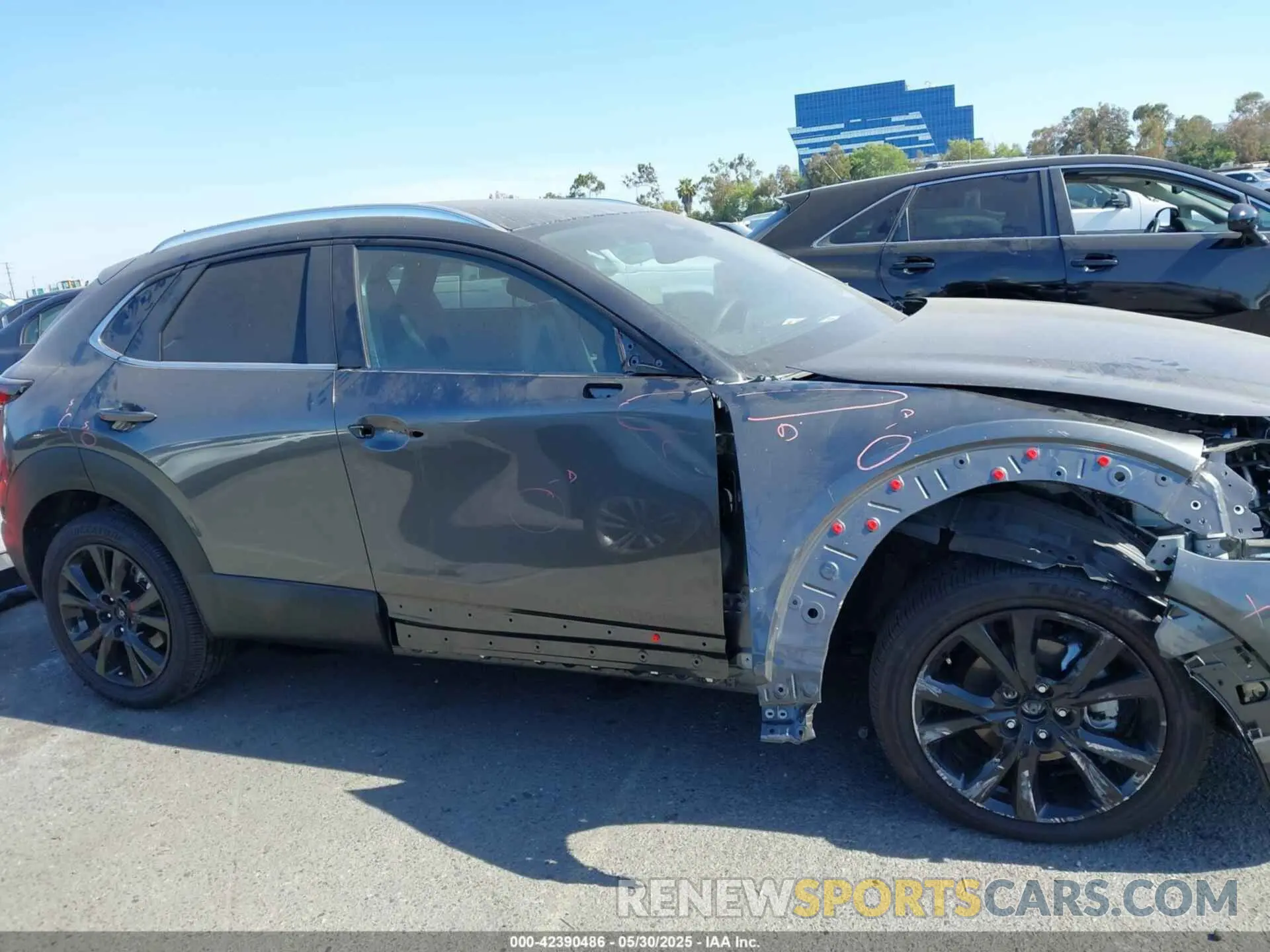 13 fotografías del automóvil dañado 3MVDMBBM8RM716638 MAZDA CX-30 2024