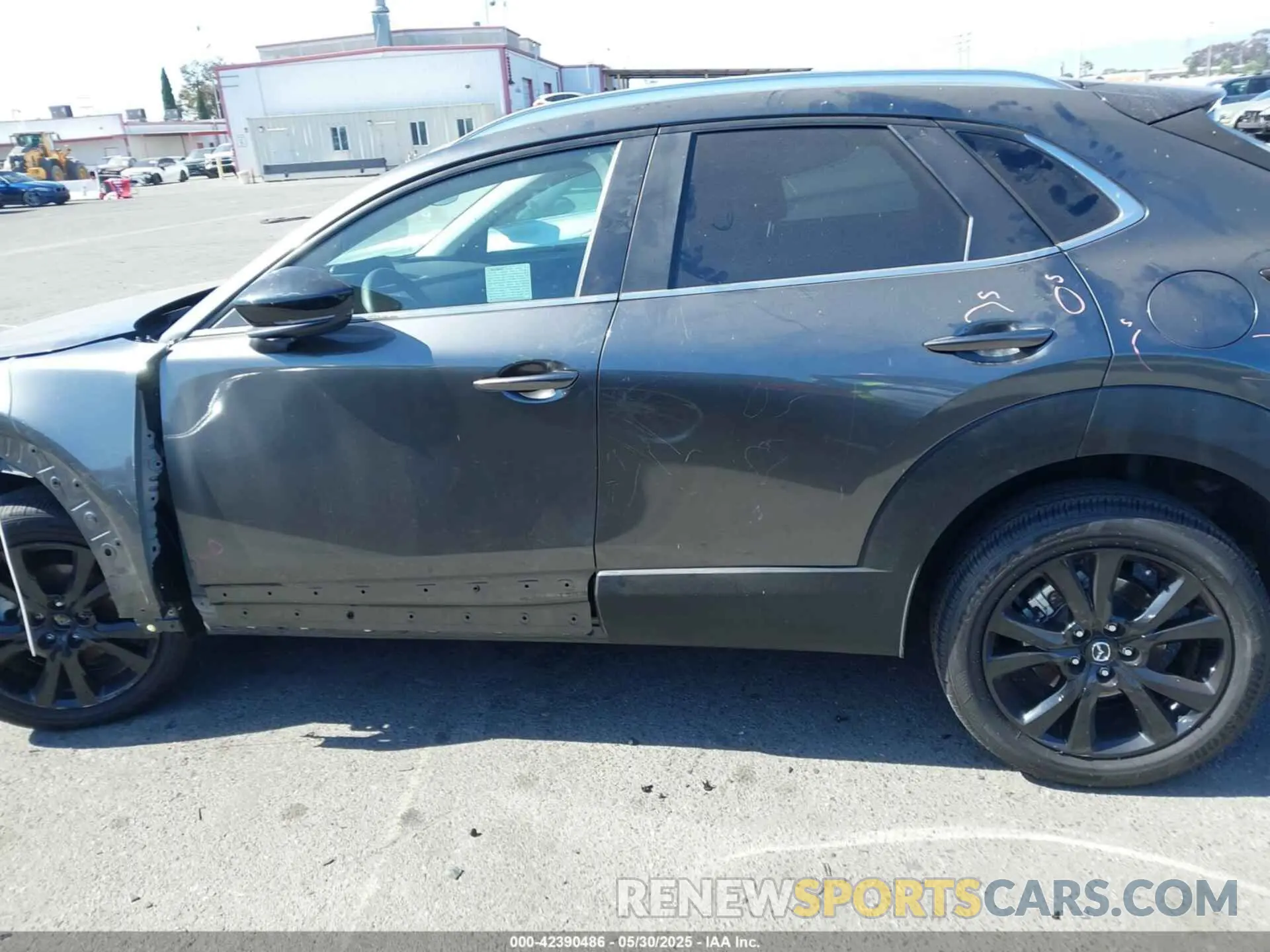 14 fotografías del automóvil dañado 3MVDMBBM8RM716638 MAZDA CX-30 2024