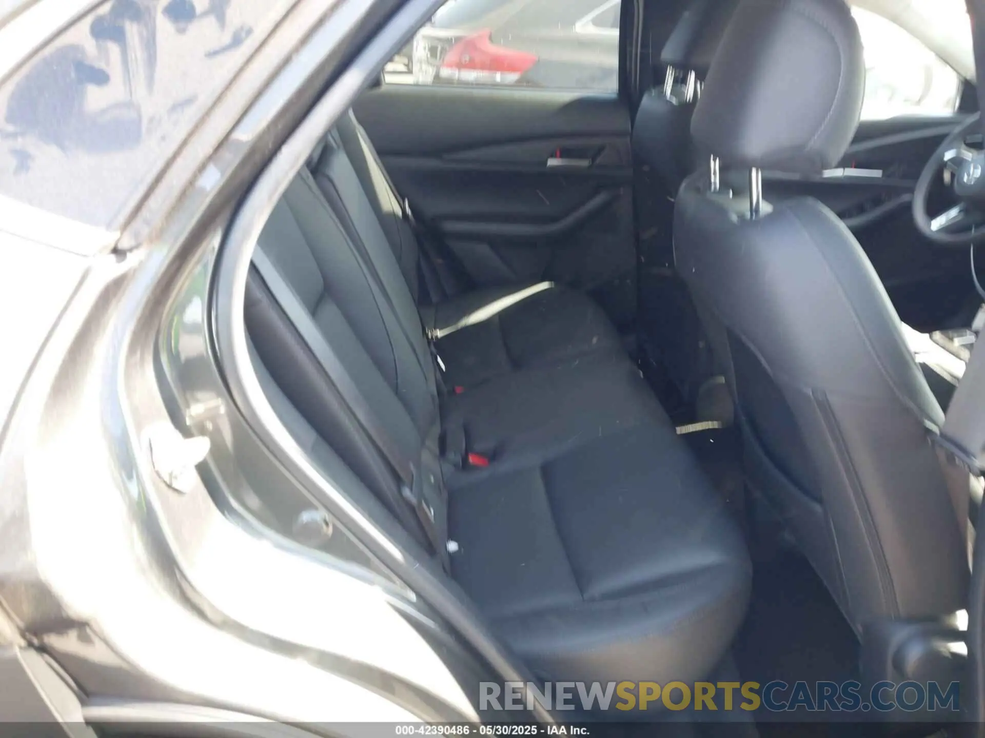 8 fotografías del automóvil dañado 3MVDMBBM8RM716638 MAZDA CX-30 2024